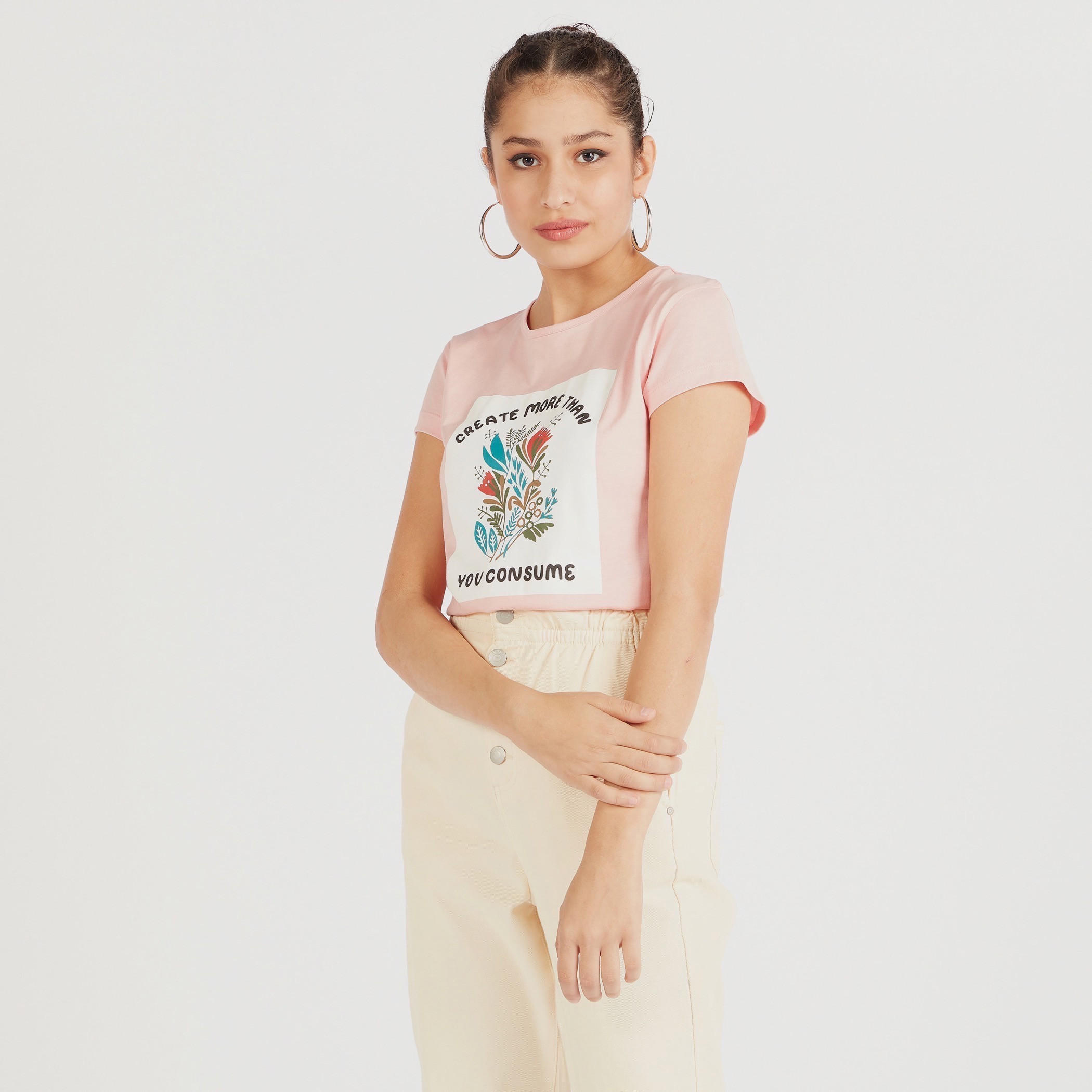 تيشيرت بياقة ضيّقة وأكمام كاب وطَبعات-women-clothing-tshirts-image-1