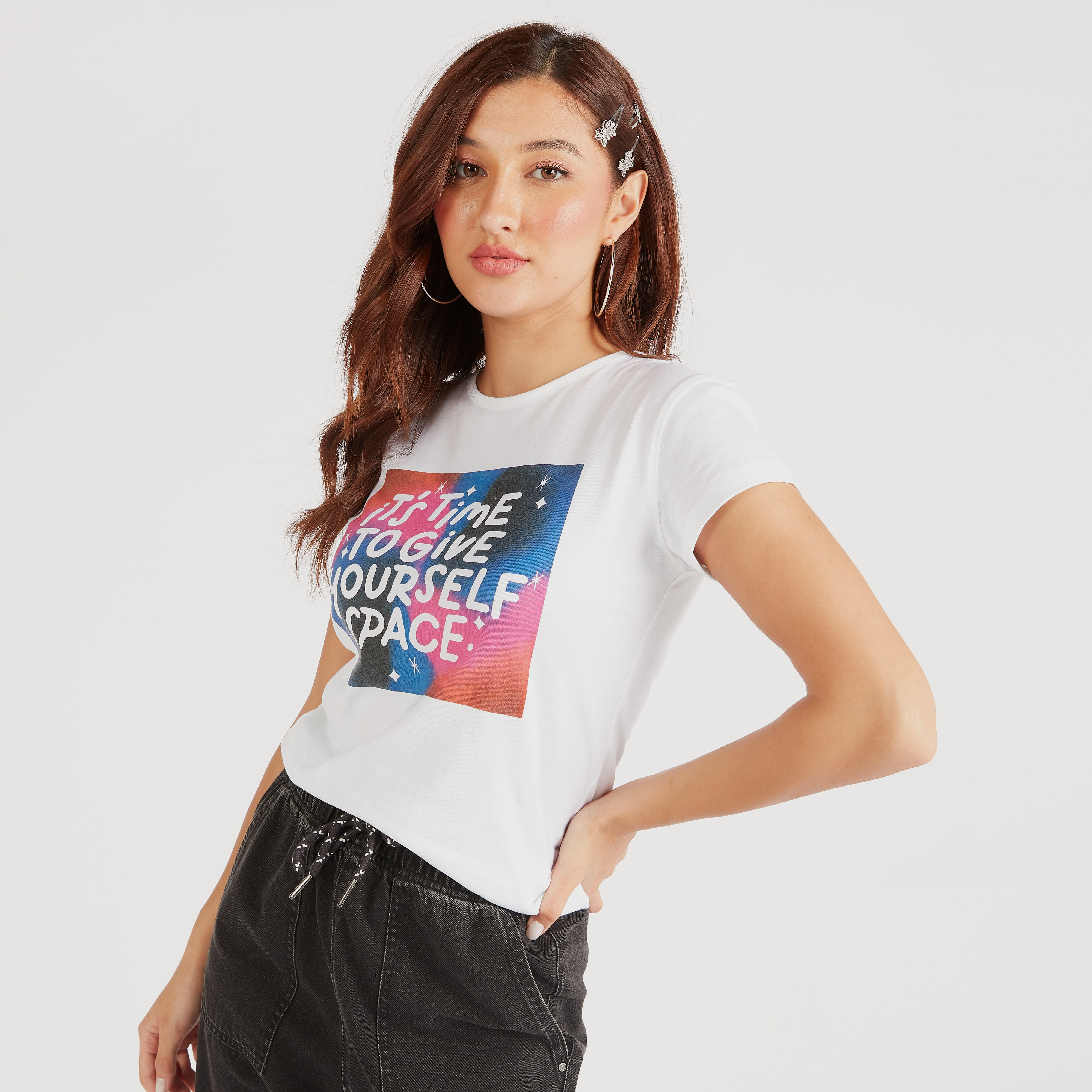 تيشيرت بياقة ضيّقة وأكمام كاب وطَبعات-women-clothing-tshirts-image-1