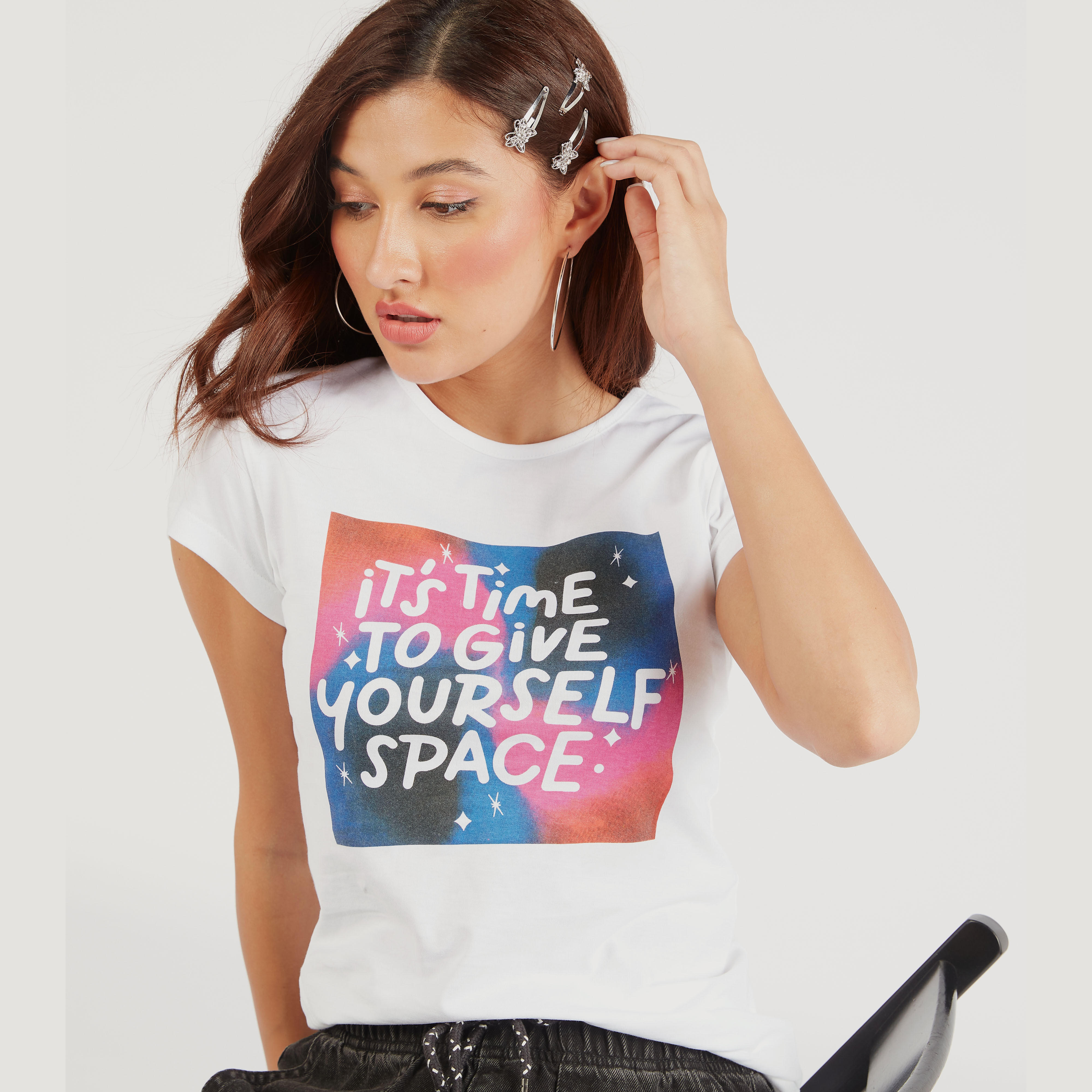 تيشيرت بياقة ضيّقة وأكمام كاب وطَبعات-women-clothing-tshirts-image-3