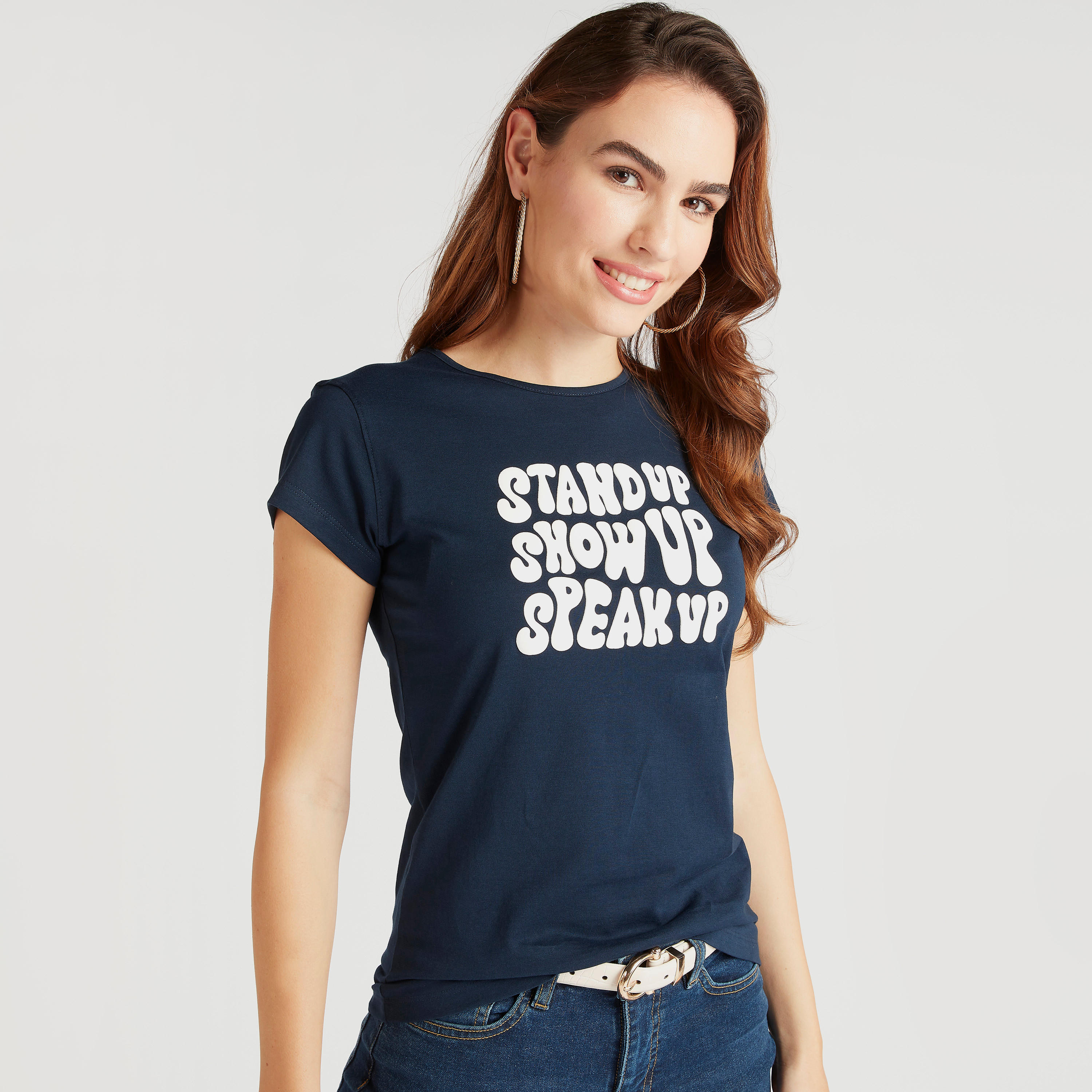 تيشيرت بياقة ضيّقة وأكمام كاب وطبعات شعار-women-clothing-tshirts-image-1