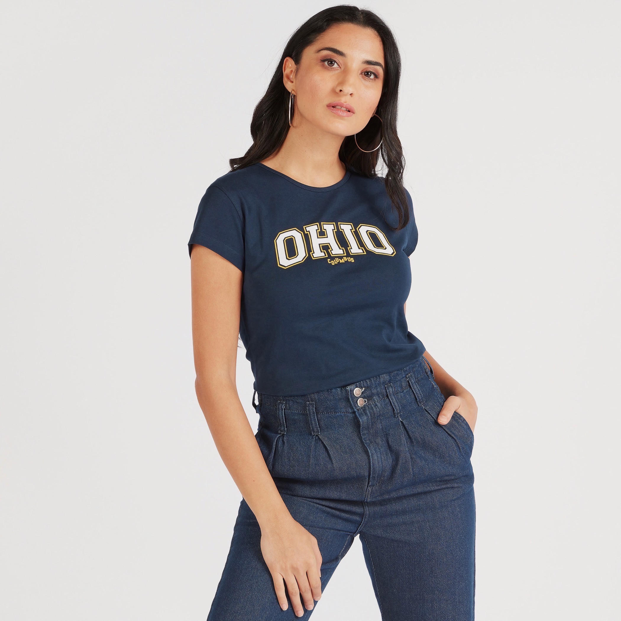 تيشيرت بياقة ضيّقة وأكمام كاب وطبعات-women-clothing-tshirts-image-1