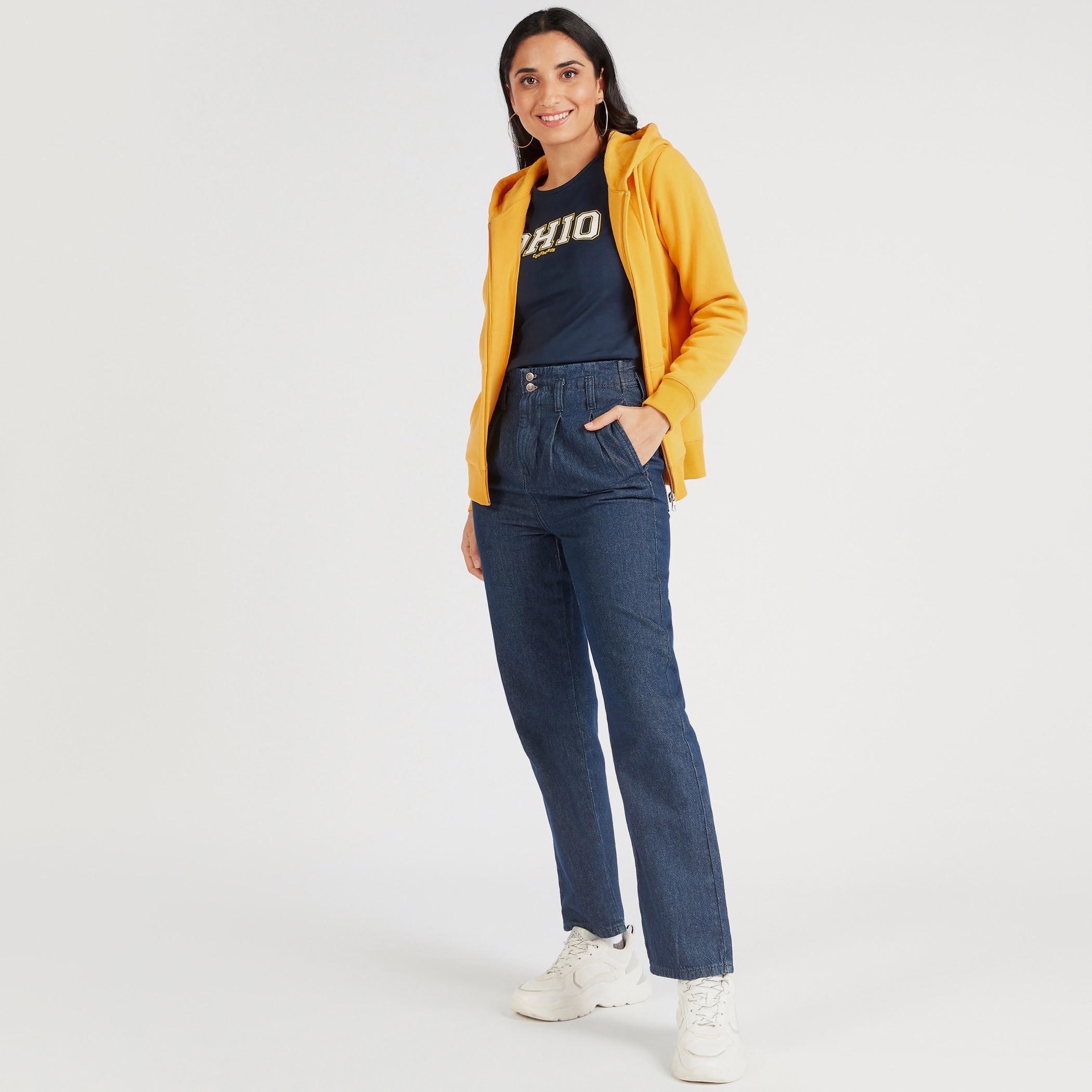 تيشيرت بياقة ضيّقة وأكمام كاب وطبعات-women-clothing-tshirts-image-2