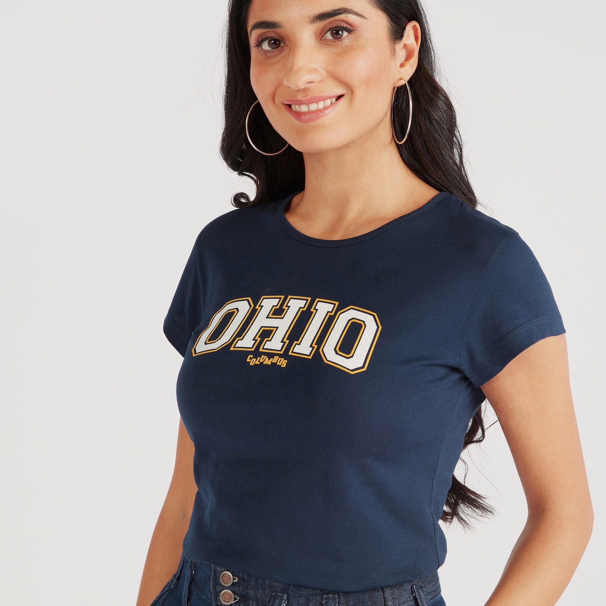 تيشيرت بياقة ضيّقة وأكمام كاب وطبعات-women-clothing-tshirts-image-3