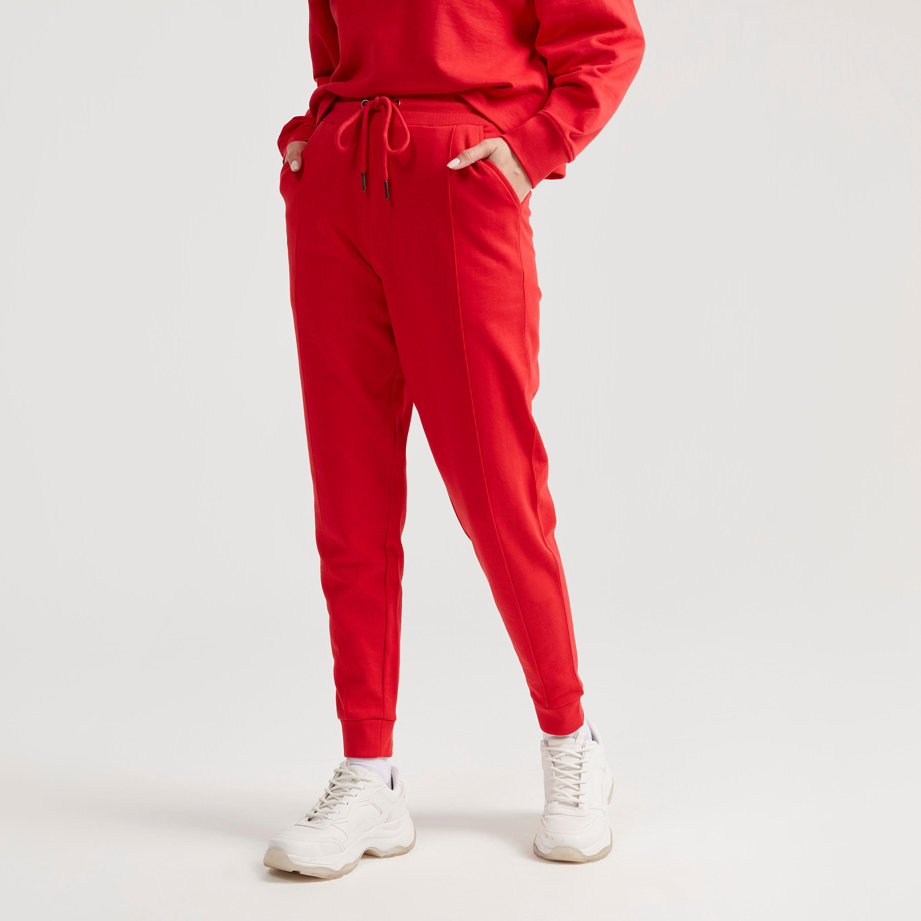 بنطلون رياضي سادة بخصر متوسّط الارتفاع ورباط وجيوب-women-clothing-bottoms-joggers-image-18