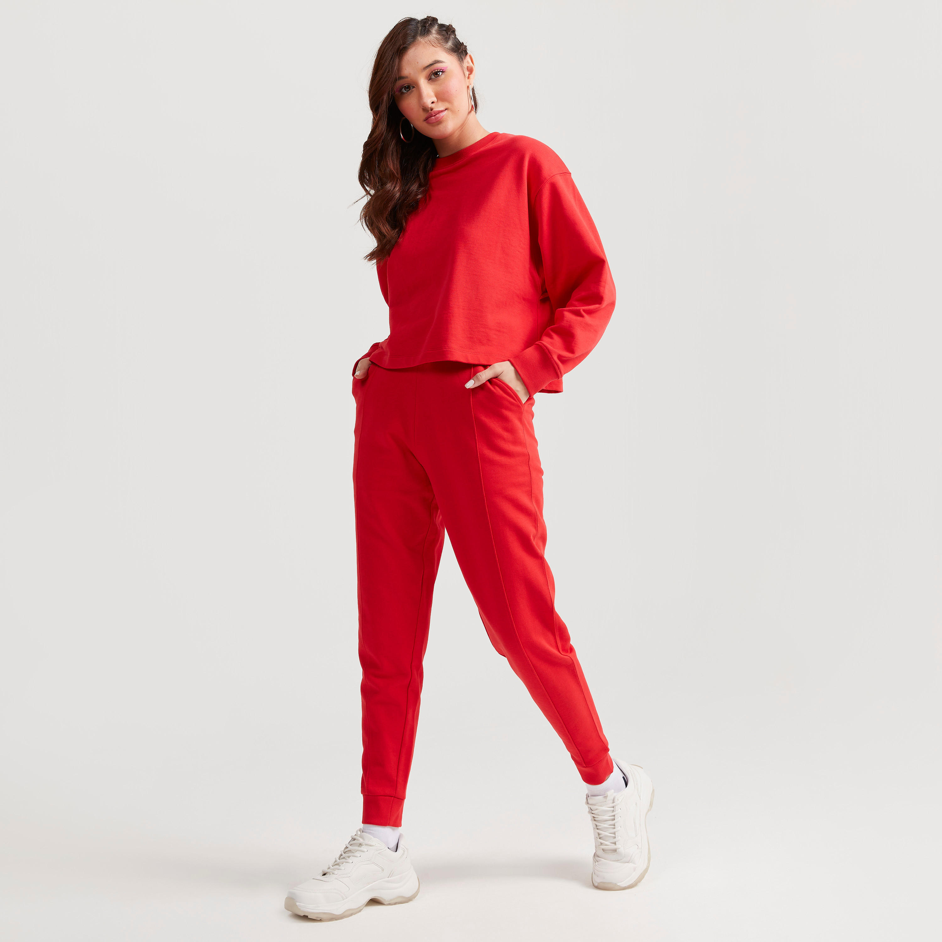 بنطلون رياضي سادة بخصر متوسّط الارتفاع ورباط وجيوب-women-clothing-bottoms-joggers-image-19