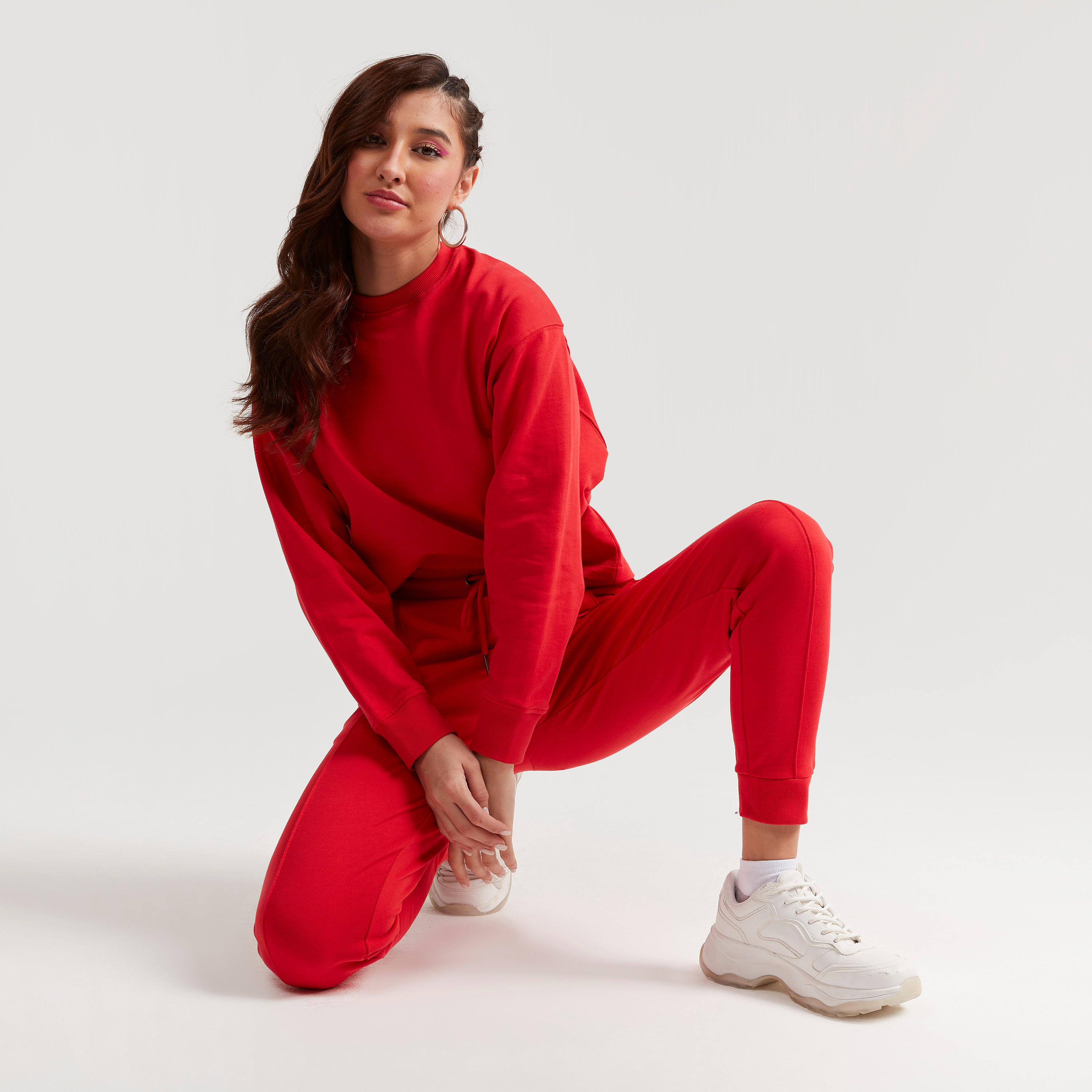 بنطلون رياضي سادة بخصر متوسّط الارتفاع ورباط وجيوب-women-clothing-bottoms-joggers-image-21