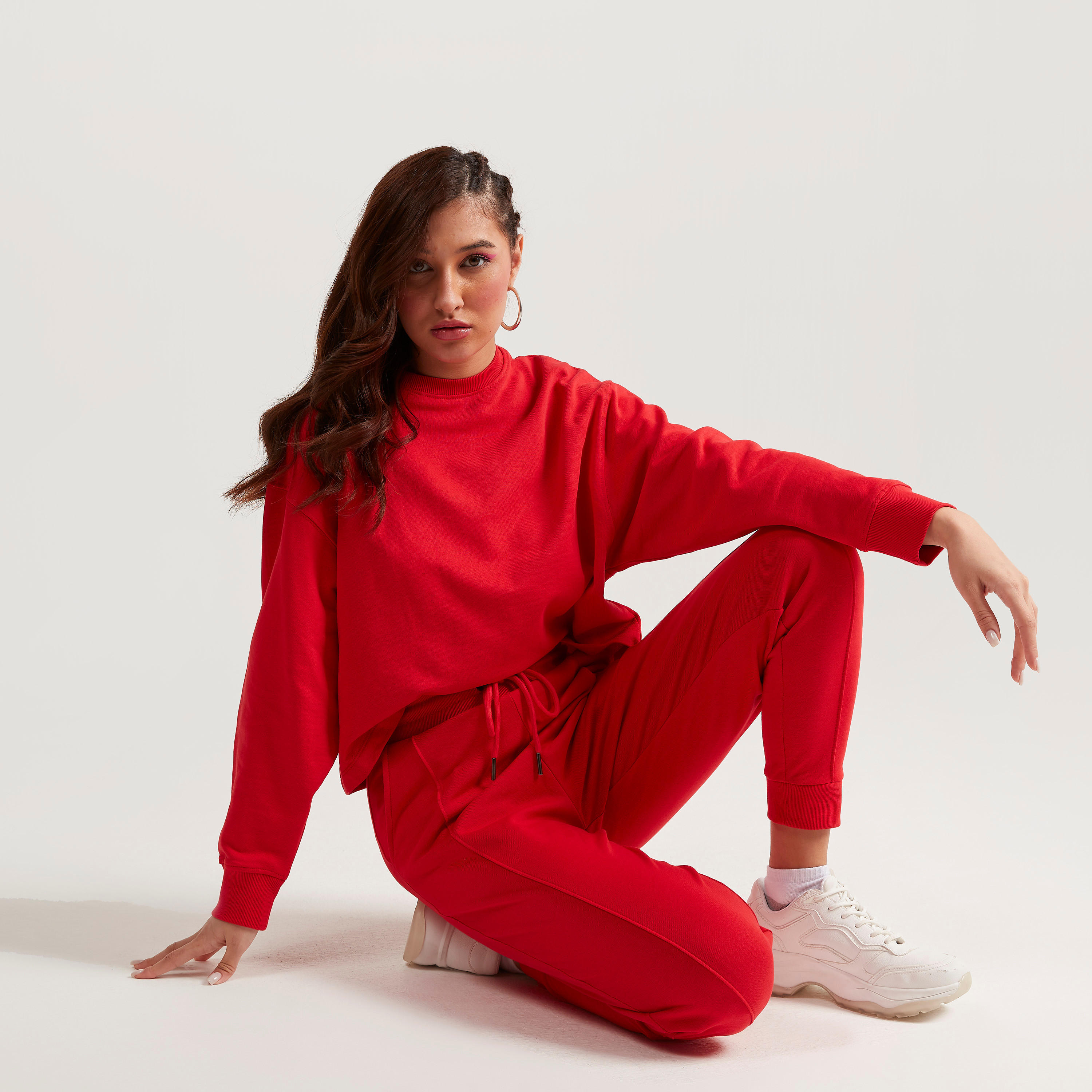 بنطلون رياضي سادة بخصر متوسّط الارتفاع ورباط وجيوب-women-clothing-bottoms-joggers-image-22