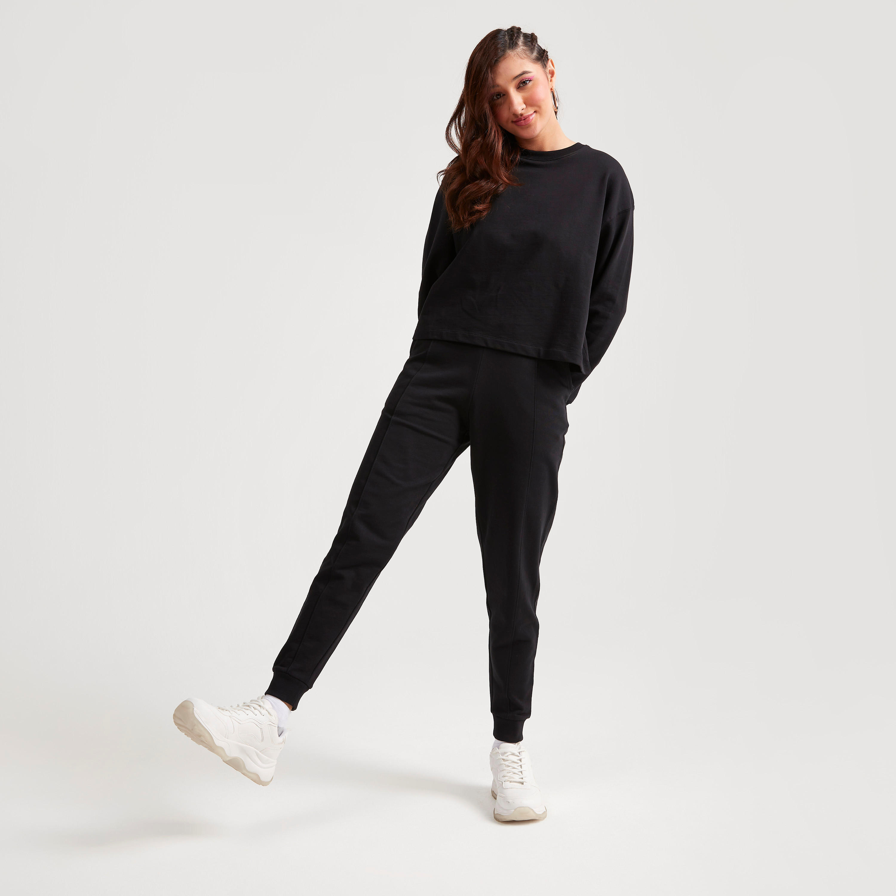بنطلون رياضي سادة بخصر متوسّط الارتفاع ورباط وجيوب-women-clothing-bottoms-joggers-image-6