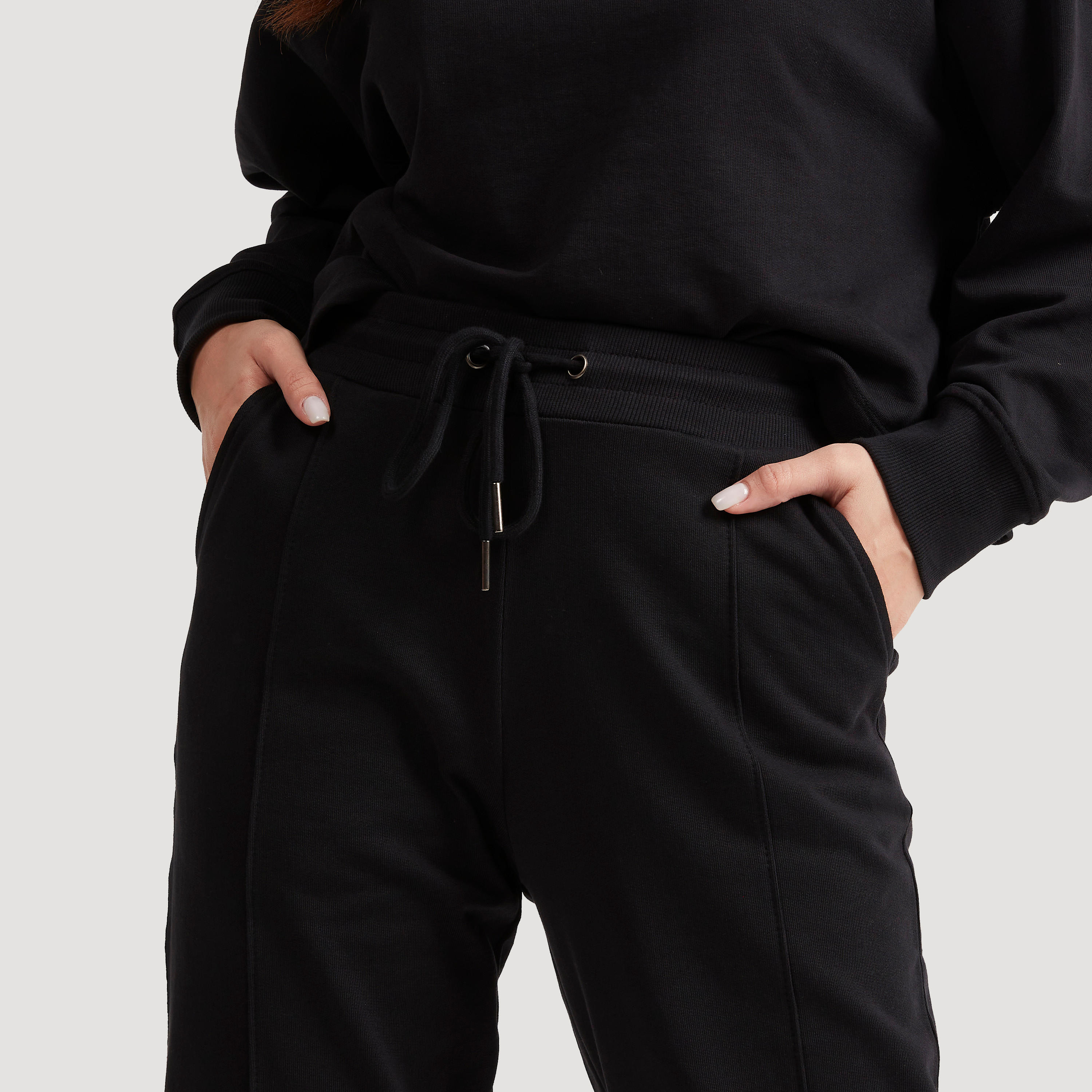 بنطلون رياضي سادة بخصر متوسّط الارتفاع ورباط وجيوب-women-clothing-bottoms-joggers-image-7