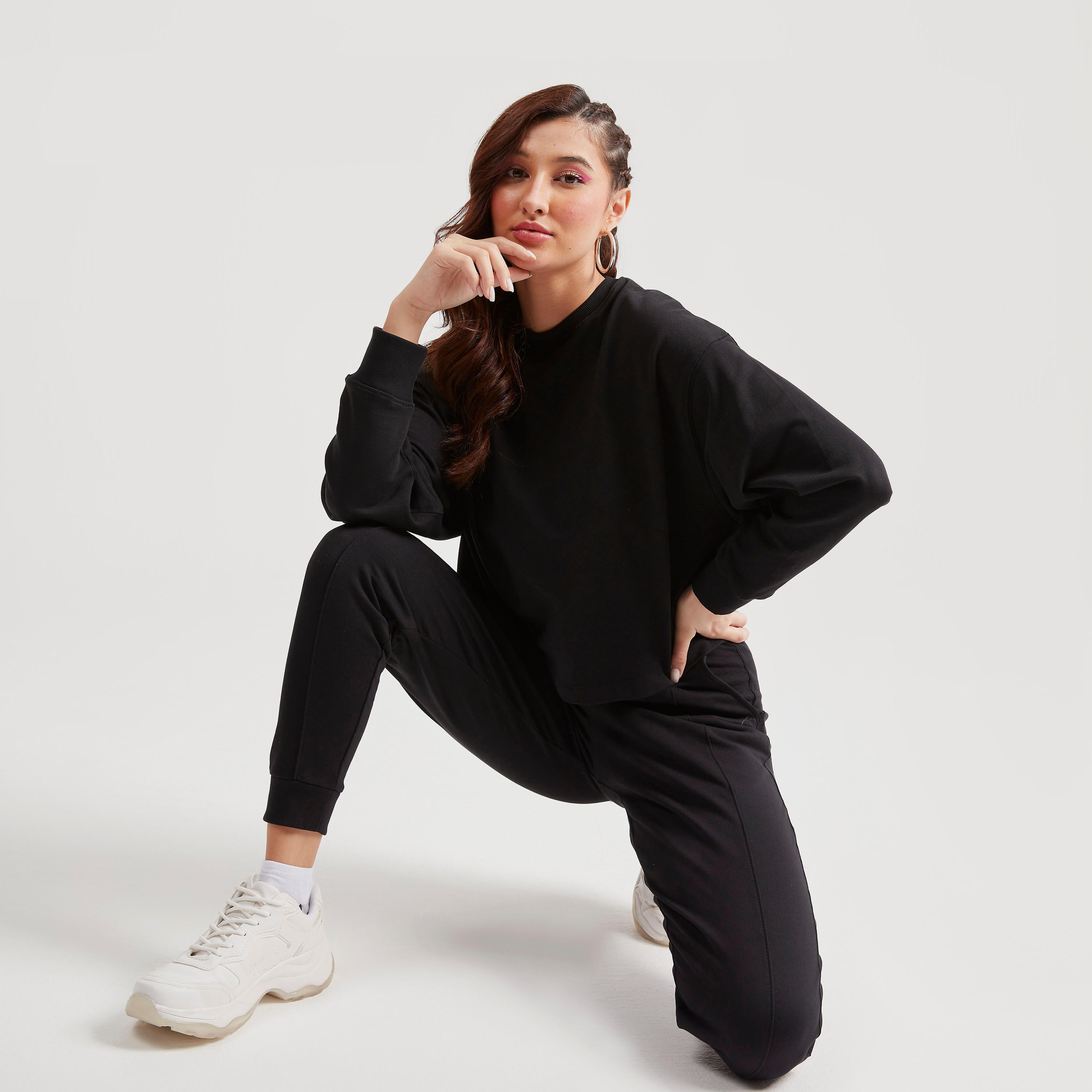 بنطلون رياضي سادة بخصر متوسّط الارتفاع ورباط وجيوب-women-clothing-bottoms-joggers-image-9