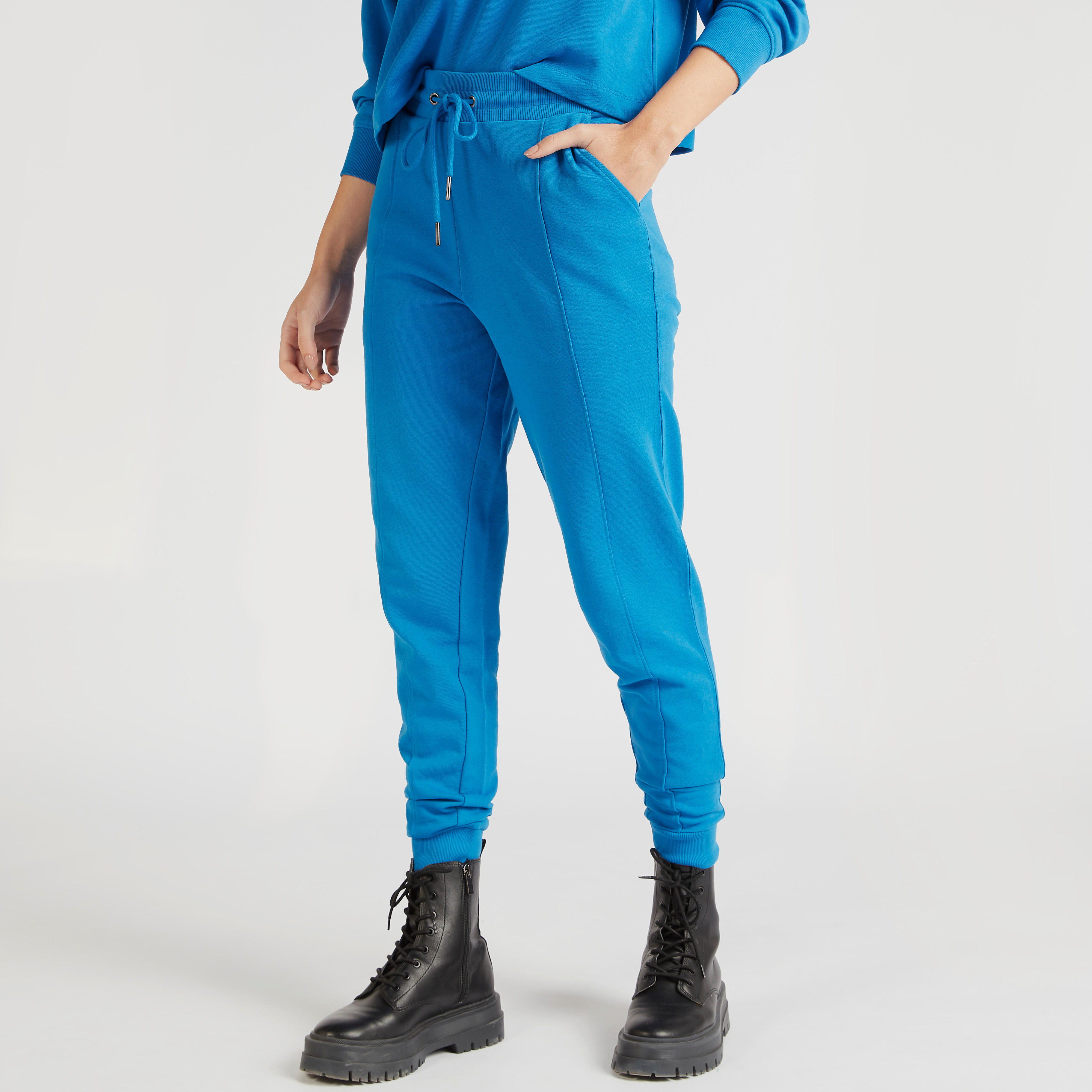 بنطلون رياضي سادة بخصر متوسّط الارتفاع ورباط وجيوب-women-clothing-bottoms-joggers-image-1