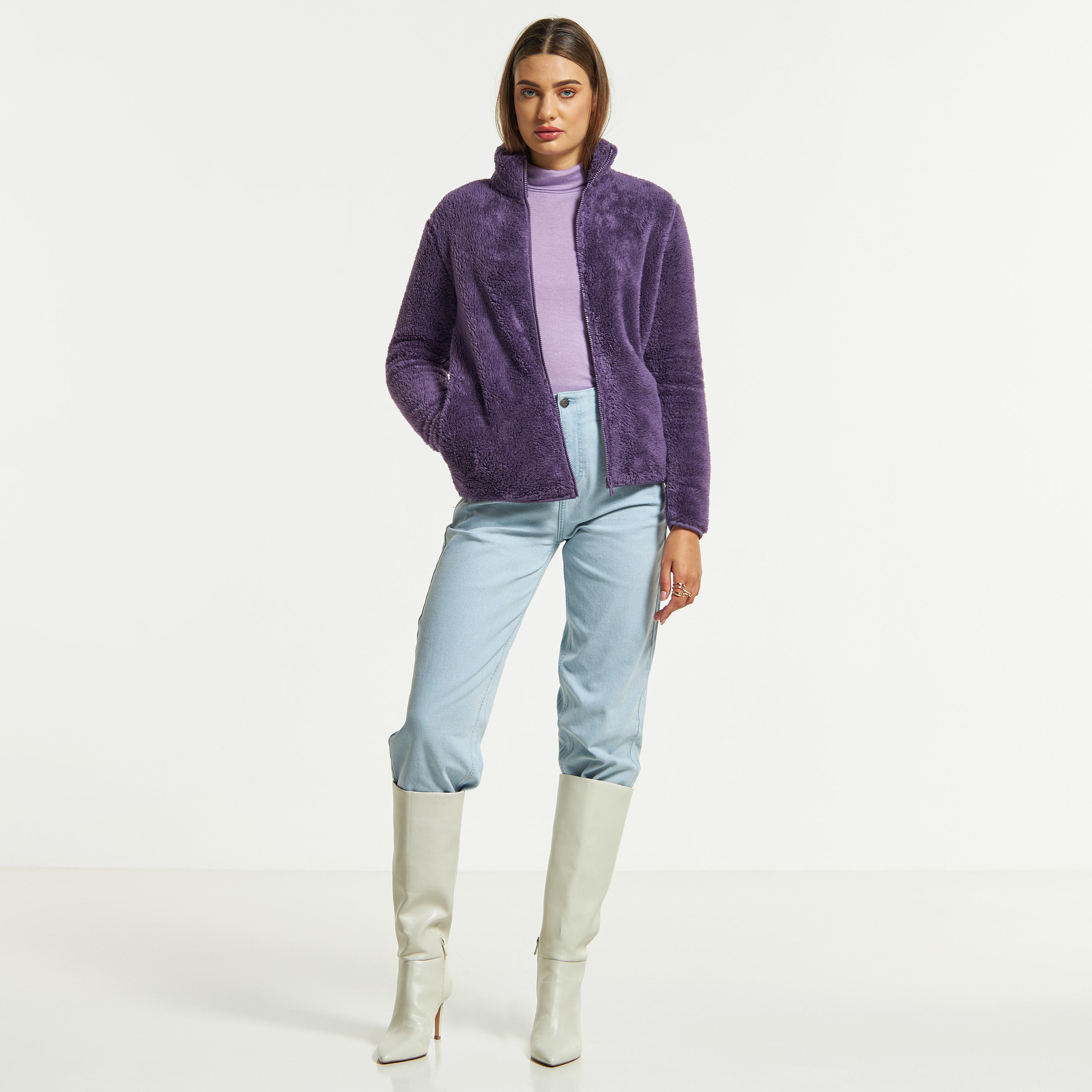 جاكيت مخملي بارز الملمس بسحّاب وياقة عالية وأكمام طويلة-women-winterwear-coatsandjackets-jackets-image-2