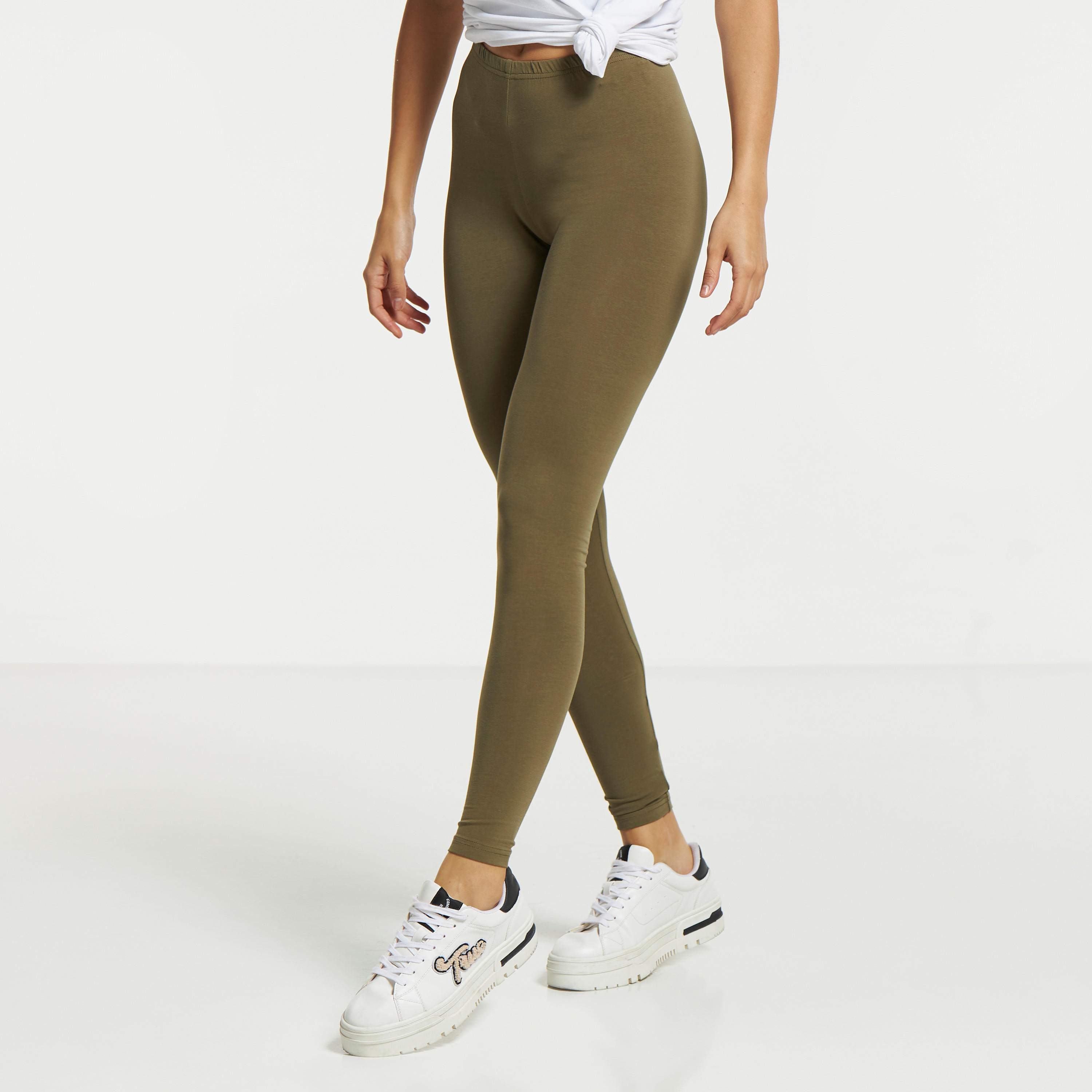 بنطلون ليقنز سادة طويل بخصر مطّاطي-women-clothing-bottoms-leggings-image-4