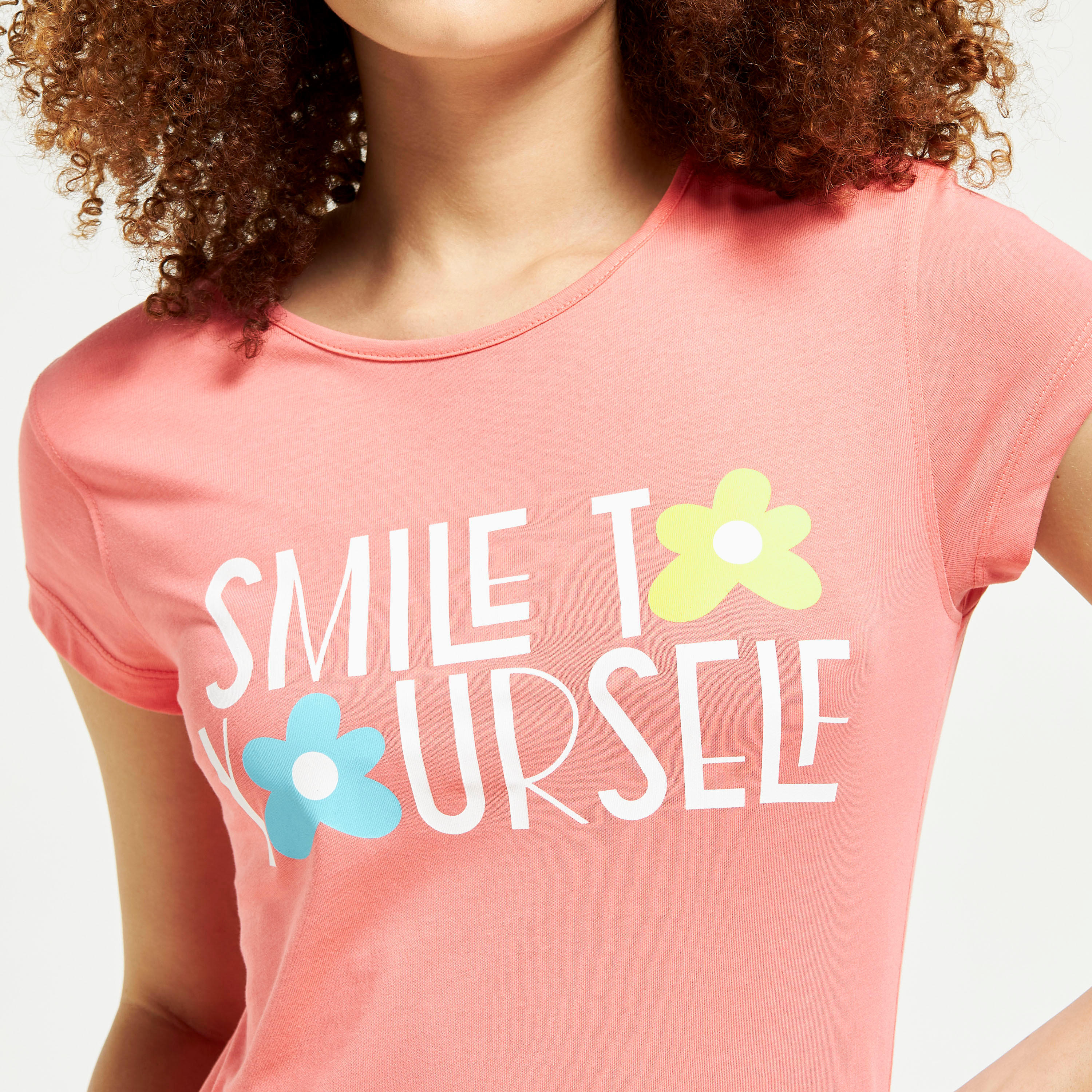 تيشيرت بياقة مستديرة وأكمام كاب و طبعات-women-clothing-tshirts-image-4