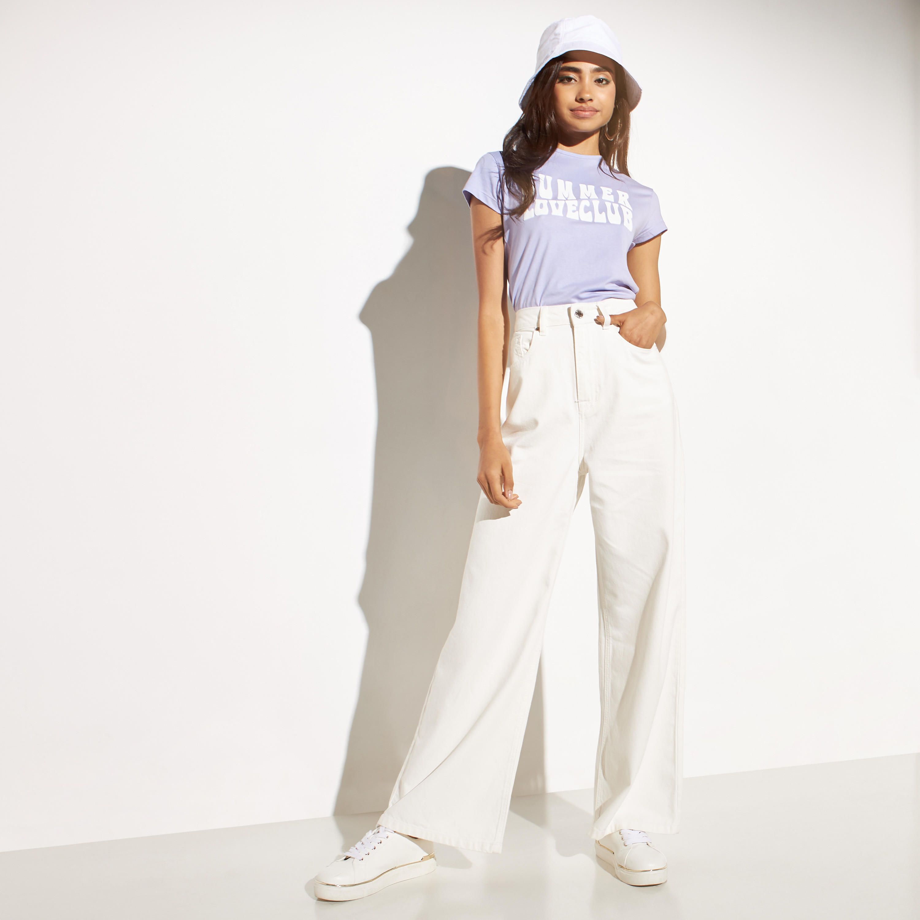 تيشيرت بياقة ضيقة وأكمام قصيرة وطبعات-women-clothing-tshirts-image-2