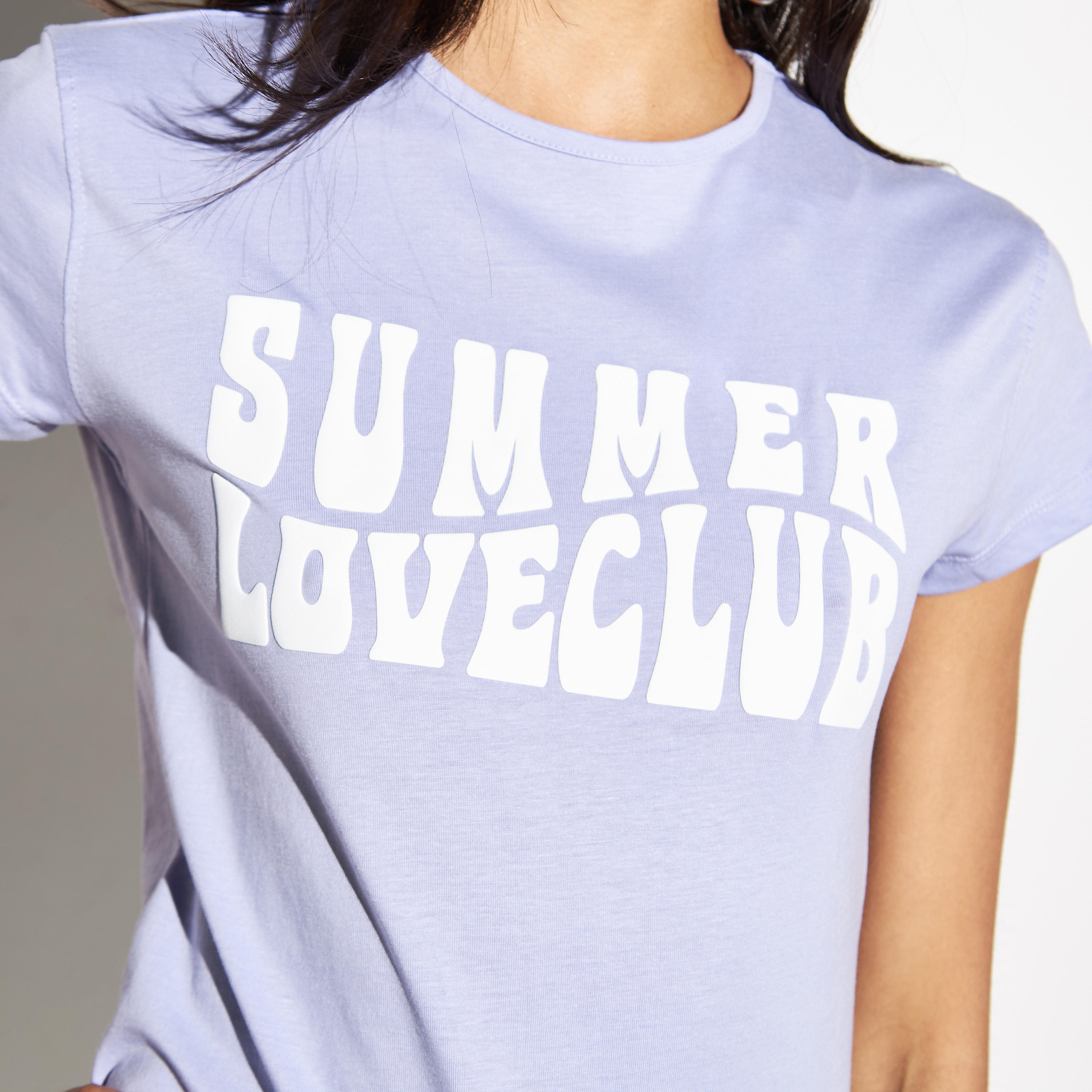 تيشيرت بياقة ضيقة وأكمام قصيرة وطبعات-women-clothing-tshirts-image-4
