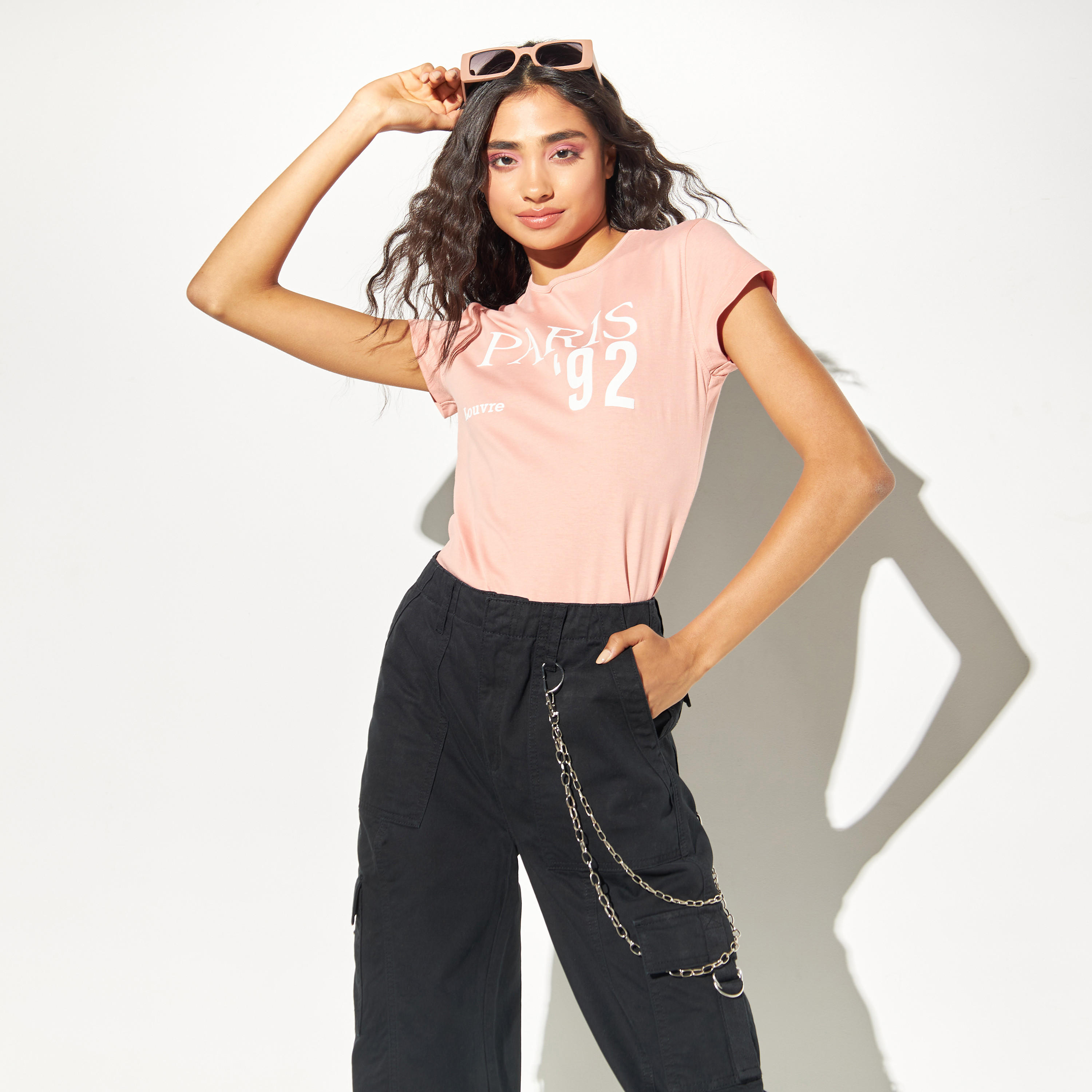 تيشيرت بياقة ضيقة وأكمام قصيرة وطبعات-women-clothing-tshirts-image-4
