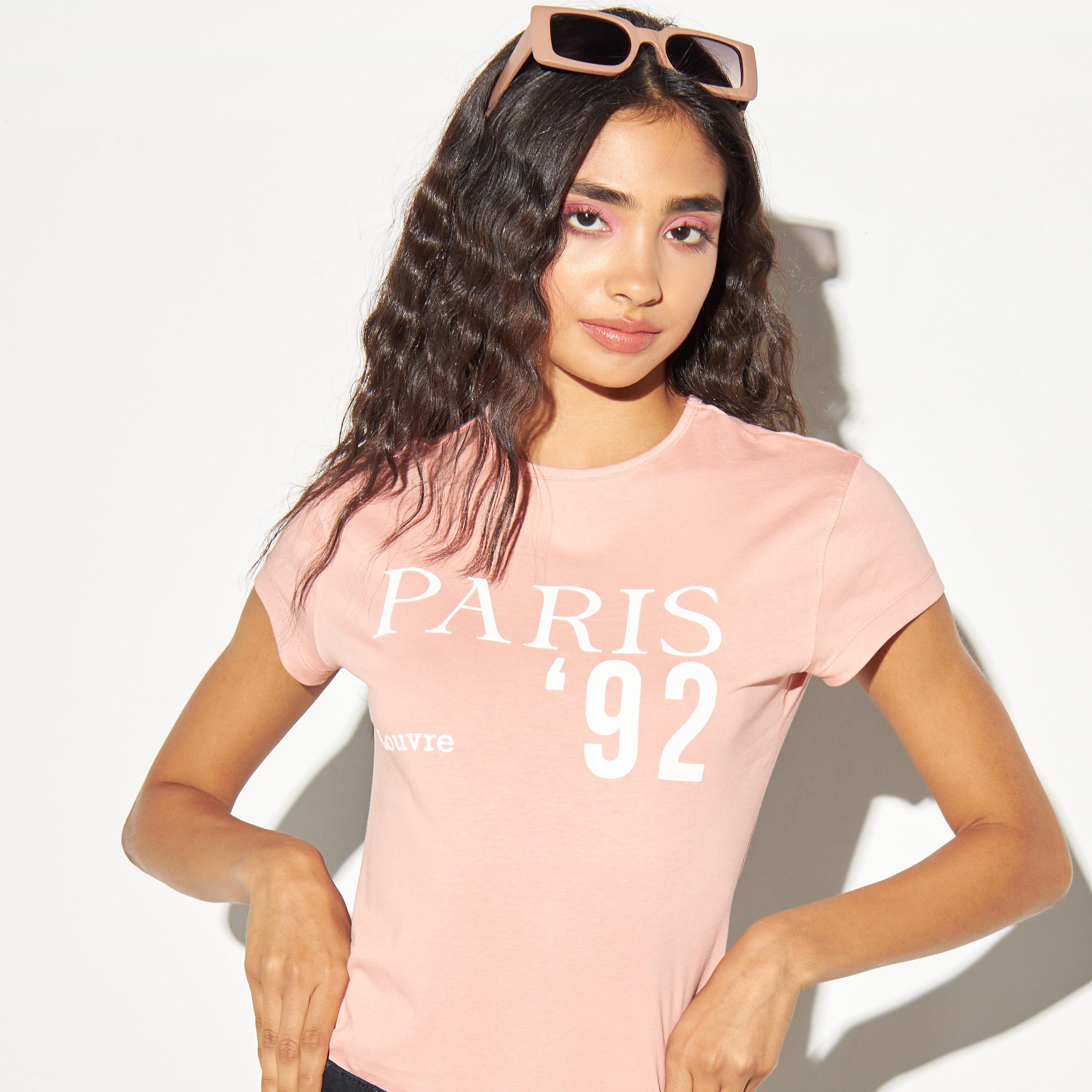 تيشيرت بياقة ضيقة وأكمام قصيرة وطبعات-women-clothing-tshirts-image-1