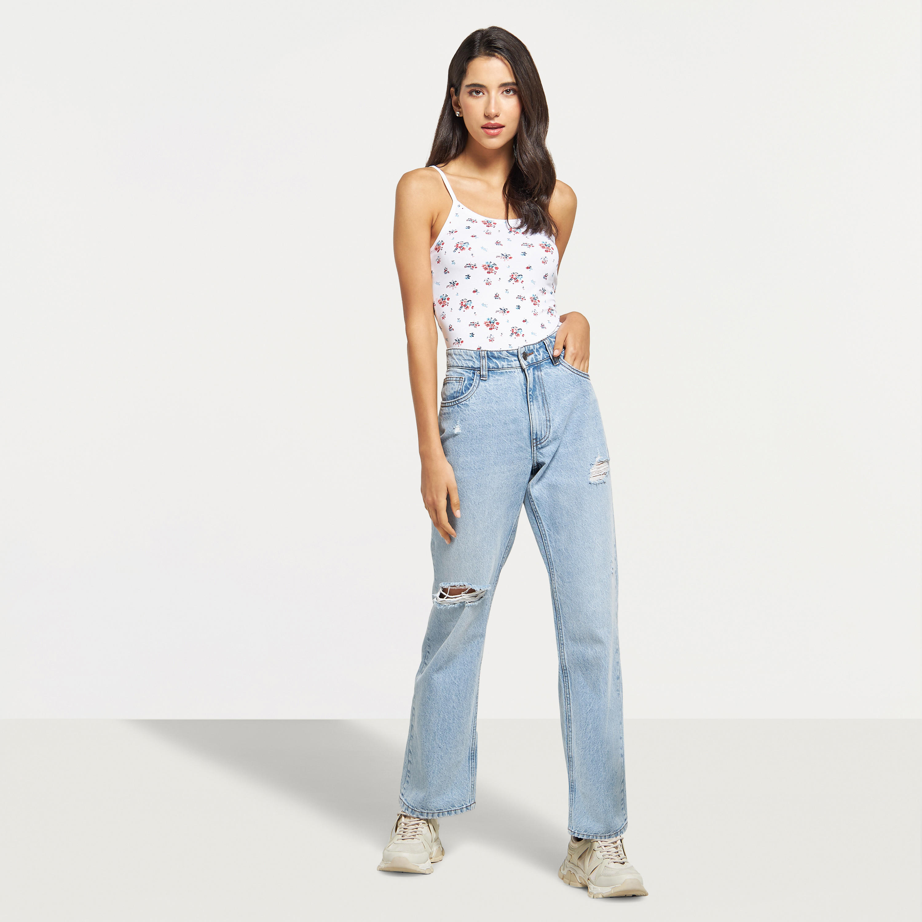 سترة بياقة عميقة بطبعات زهور-women-clothing-tshirts-image-2