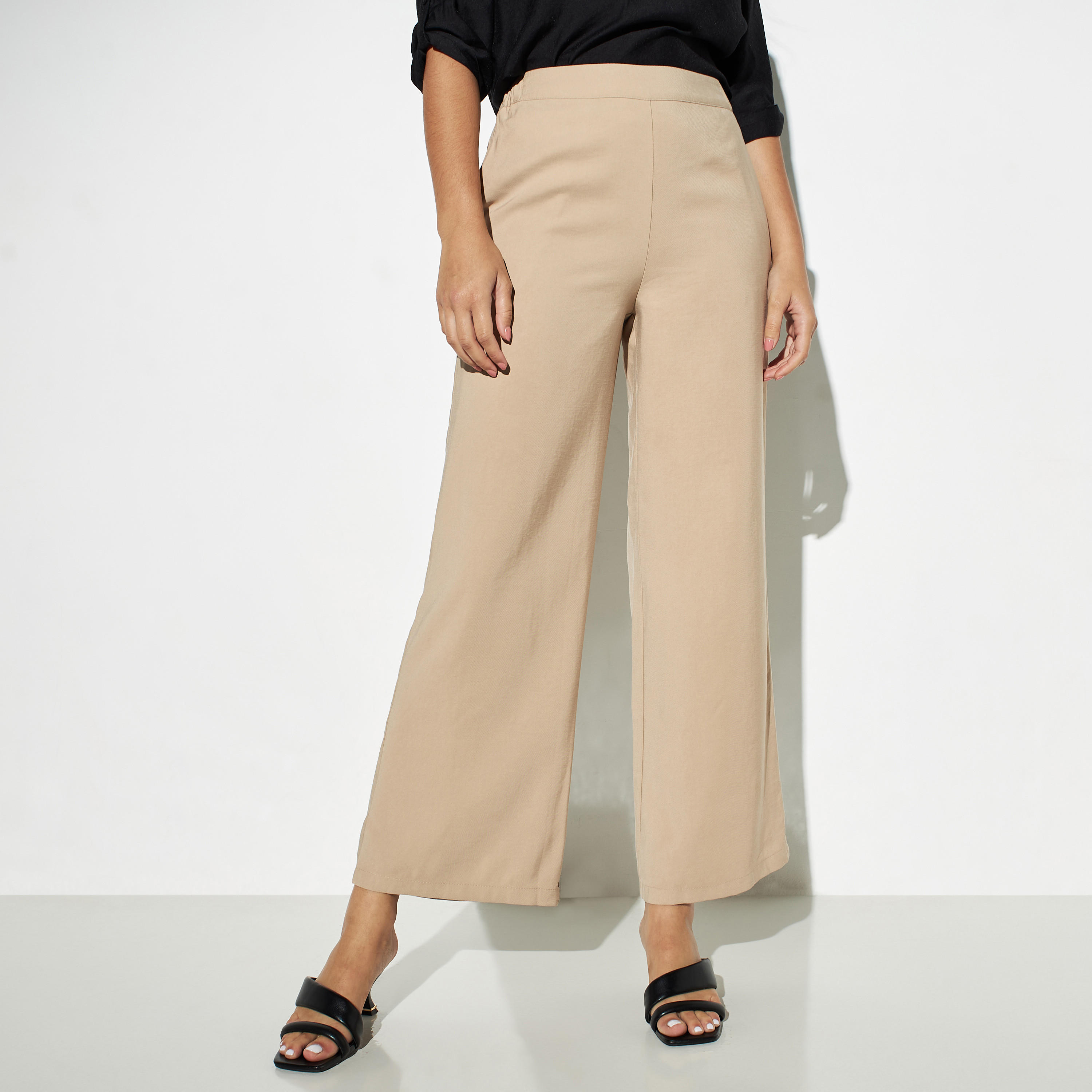 بنطلون واسع الساقين سادة بخصر شبه مطاطي وجيوب-women-clothing-bottoms-trousers-image-1