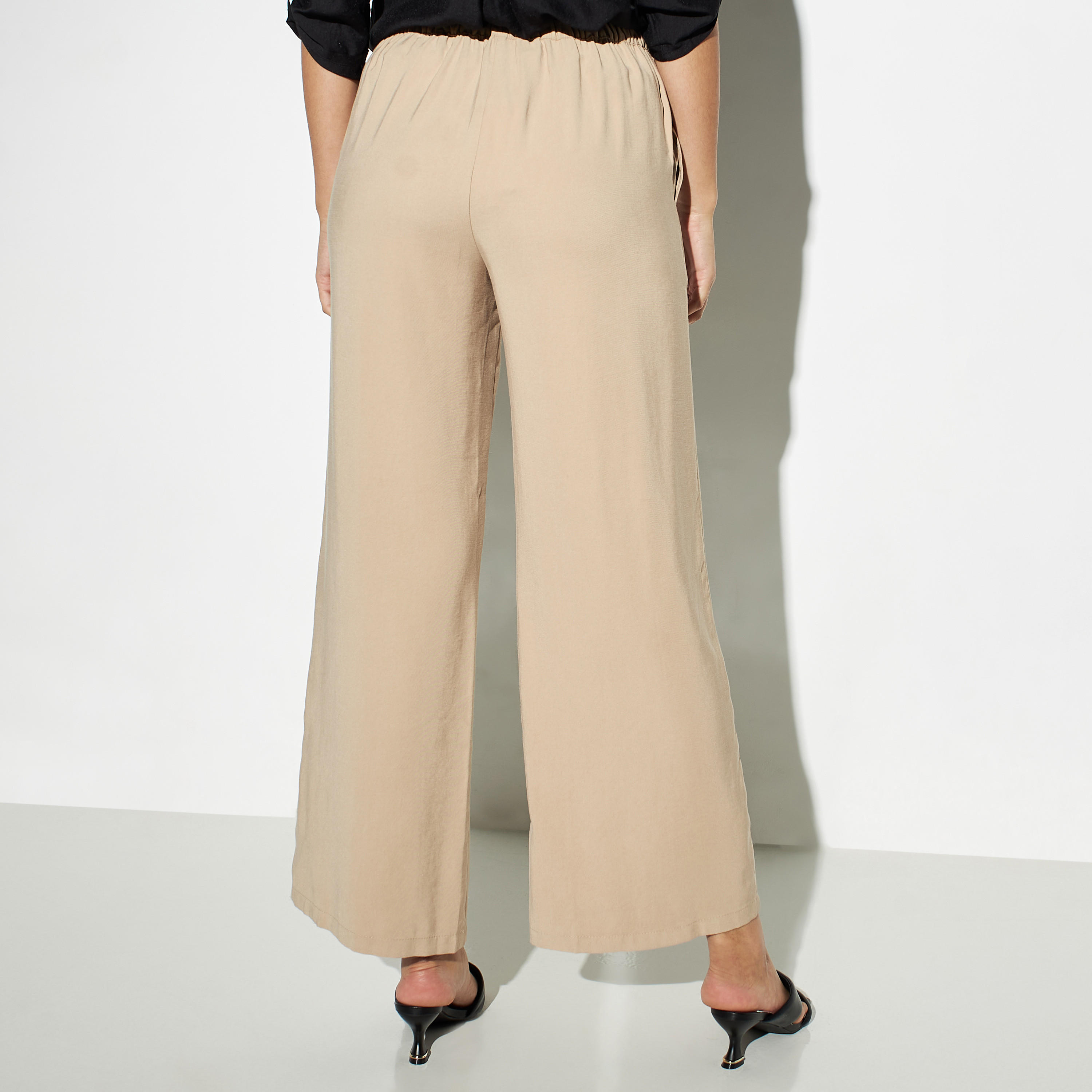 بنطلون واسع الساقين سادة بخصر شبه مطاطي وجيوب-women-clothing-bottoms-trousers-image-5