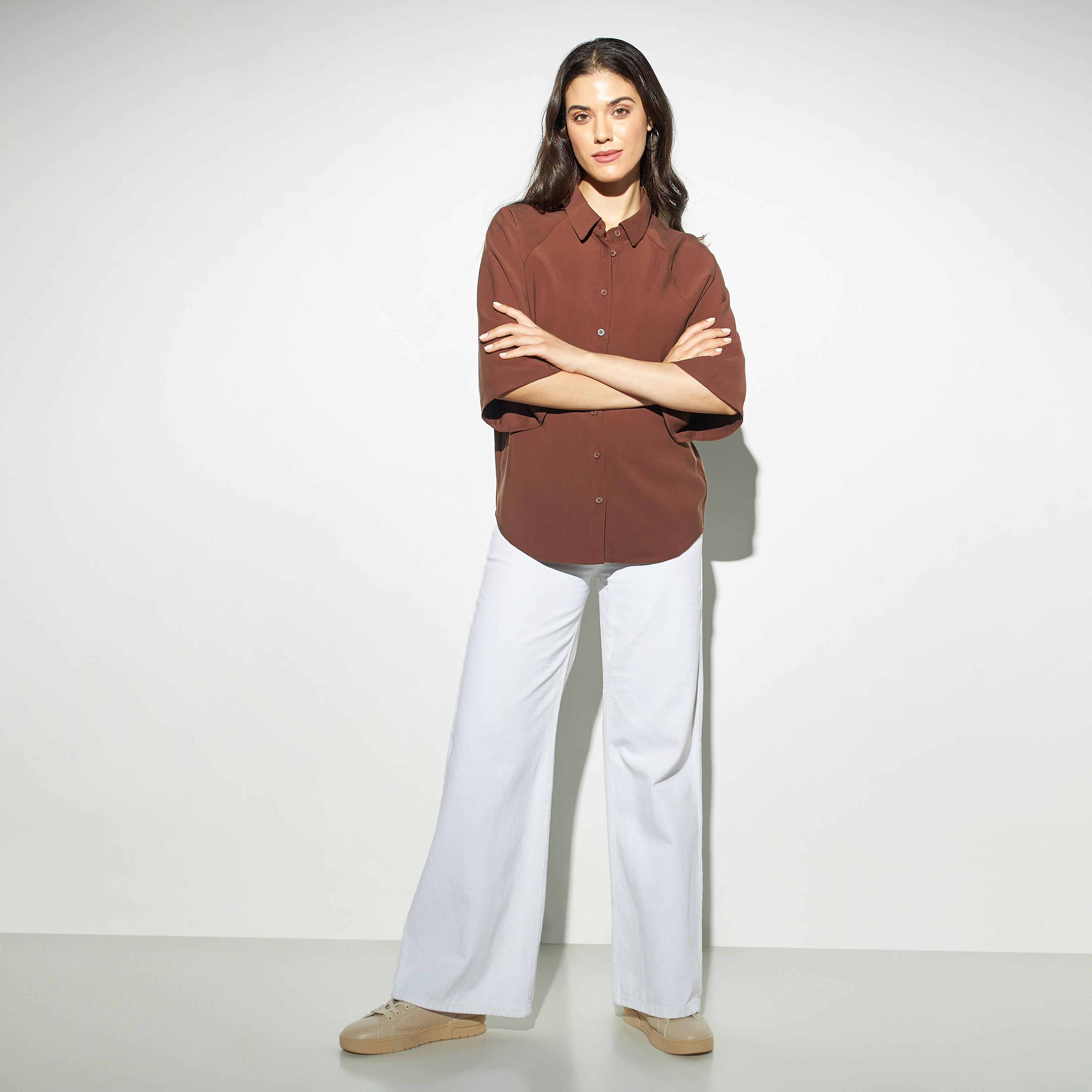 قميص سادة بأكمام مغايرة وكسّرات-women-clothing-shirtsandblouses-shirts-image-2