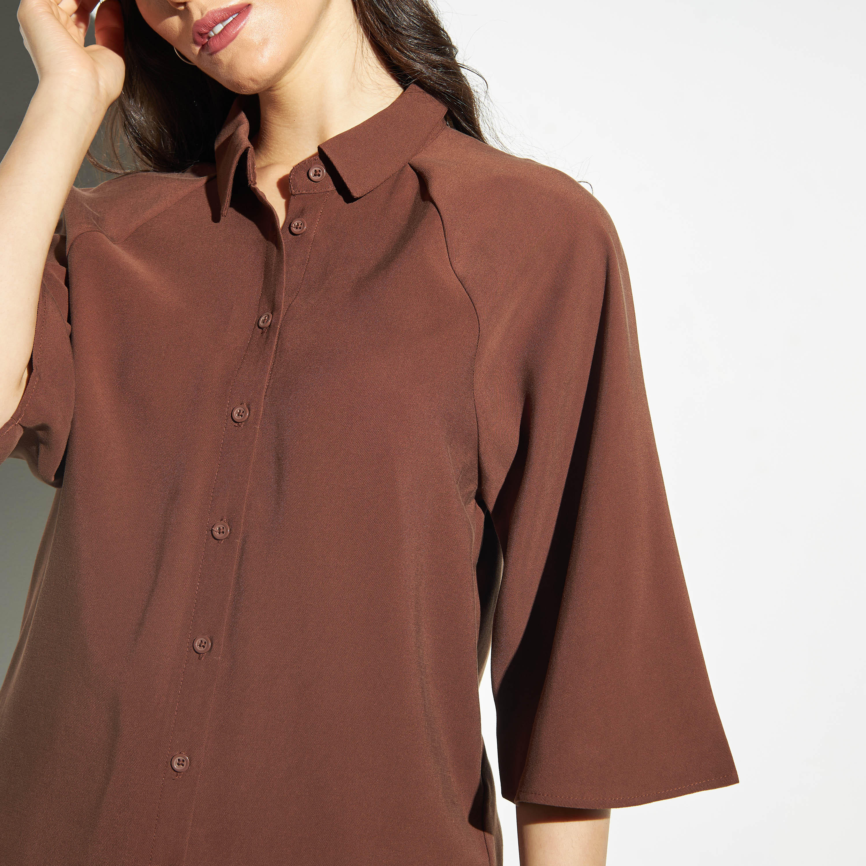 قميص سادة بأكمام مغايرة وكسّرات-women-clothing-shirtsandblouses-shirts-image-4