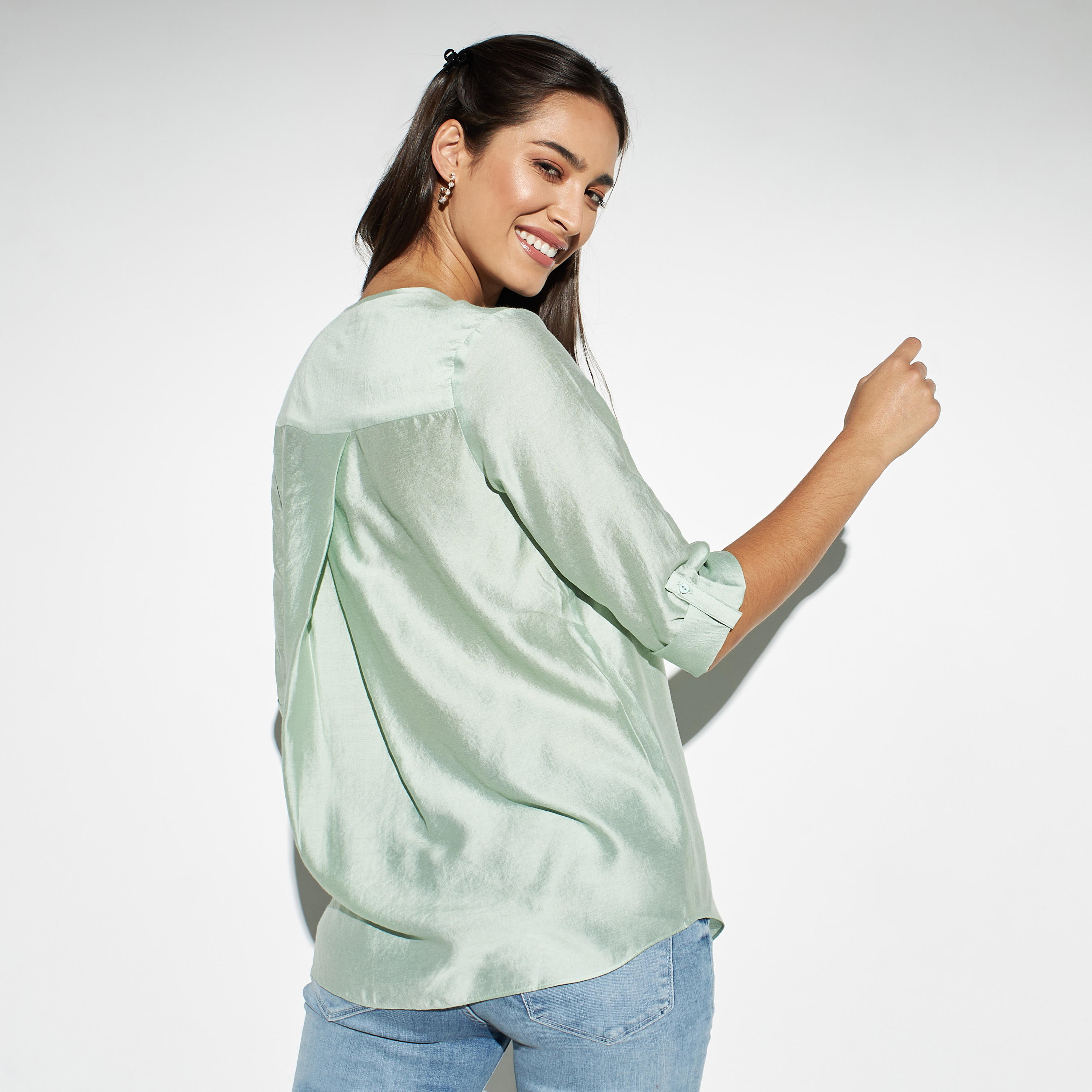 بلوزة سادة بياقة v وأكمام مثنية لأعلى-women-clothing-shirtsandblouses-blouses-image-2