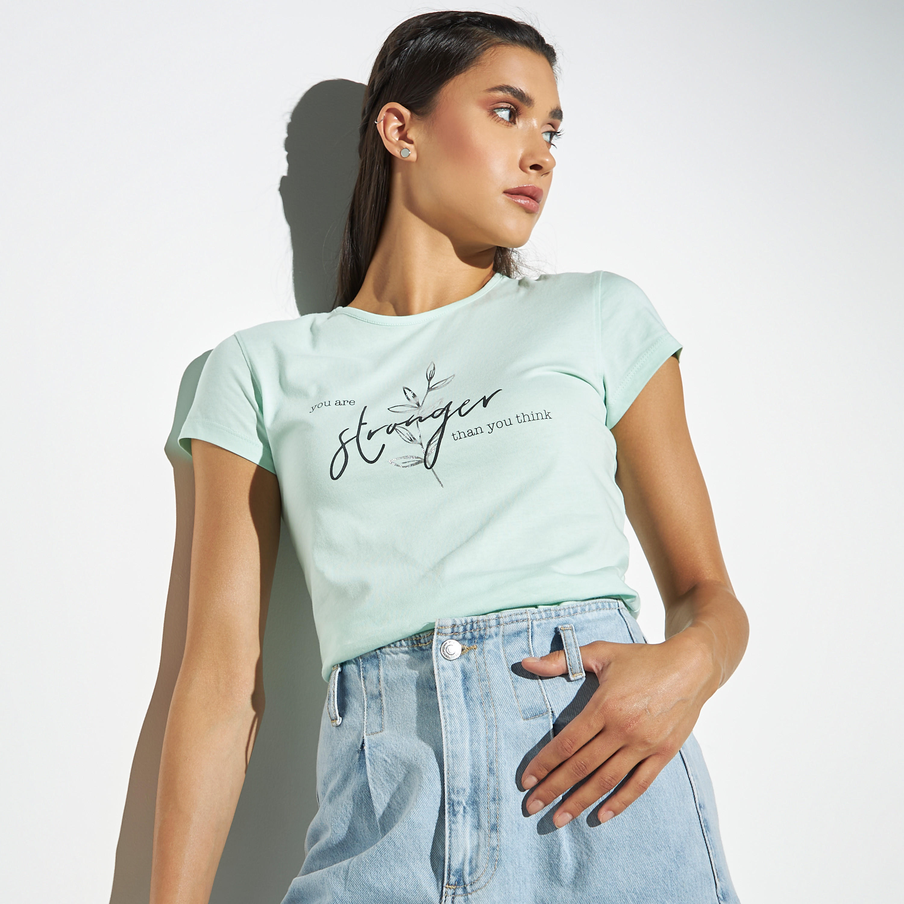 تيشيرت بأكمام قصيرة وطبعات شعار-women-clothing-tshirts-image-1