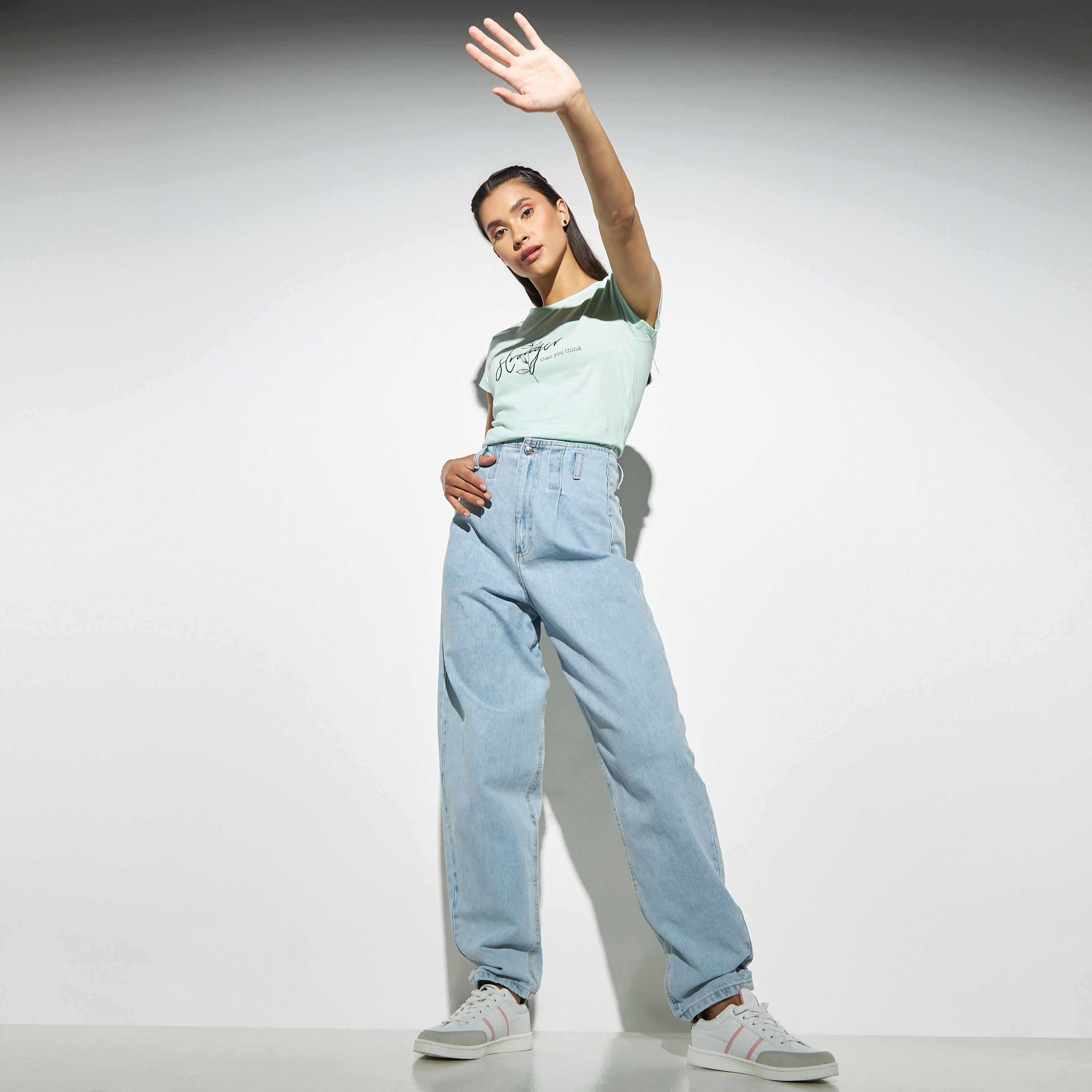 تيشيرت بأكمام قصيرة وطبعات شعار-women-clothing-tshirts-image-2