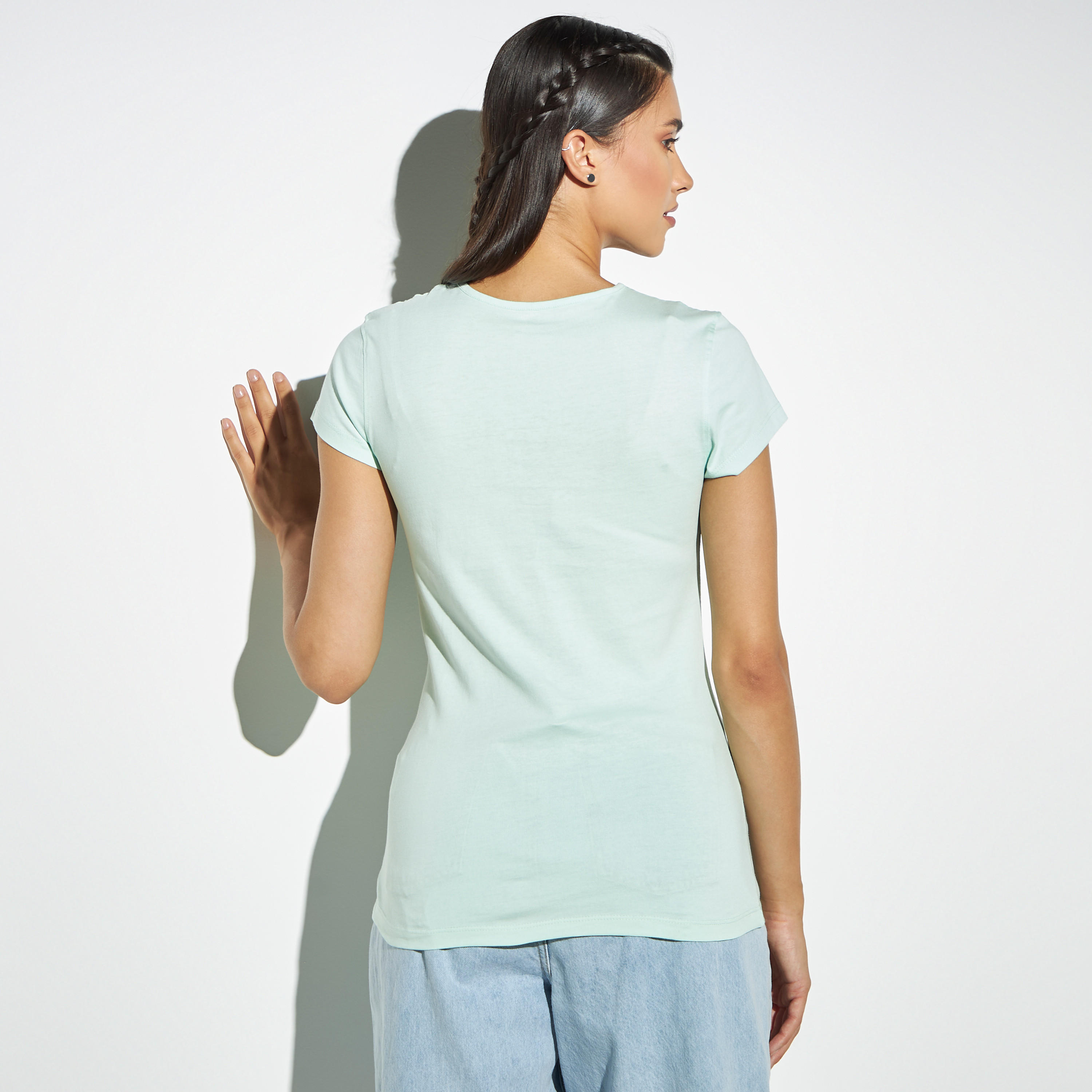 تيشيرت بأكمام قصيرة وطبعات شعار-women-clothing-tshirts-image-3
