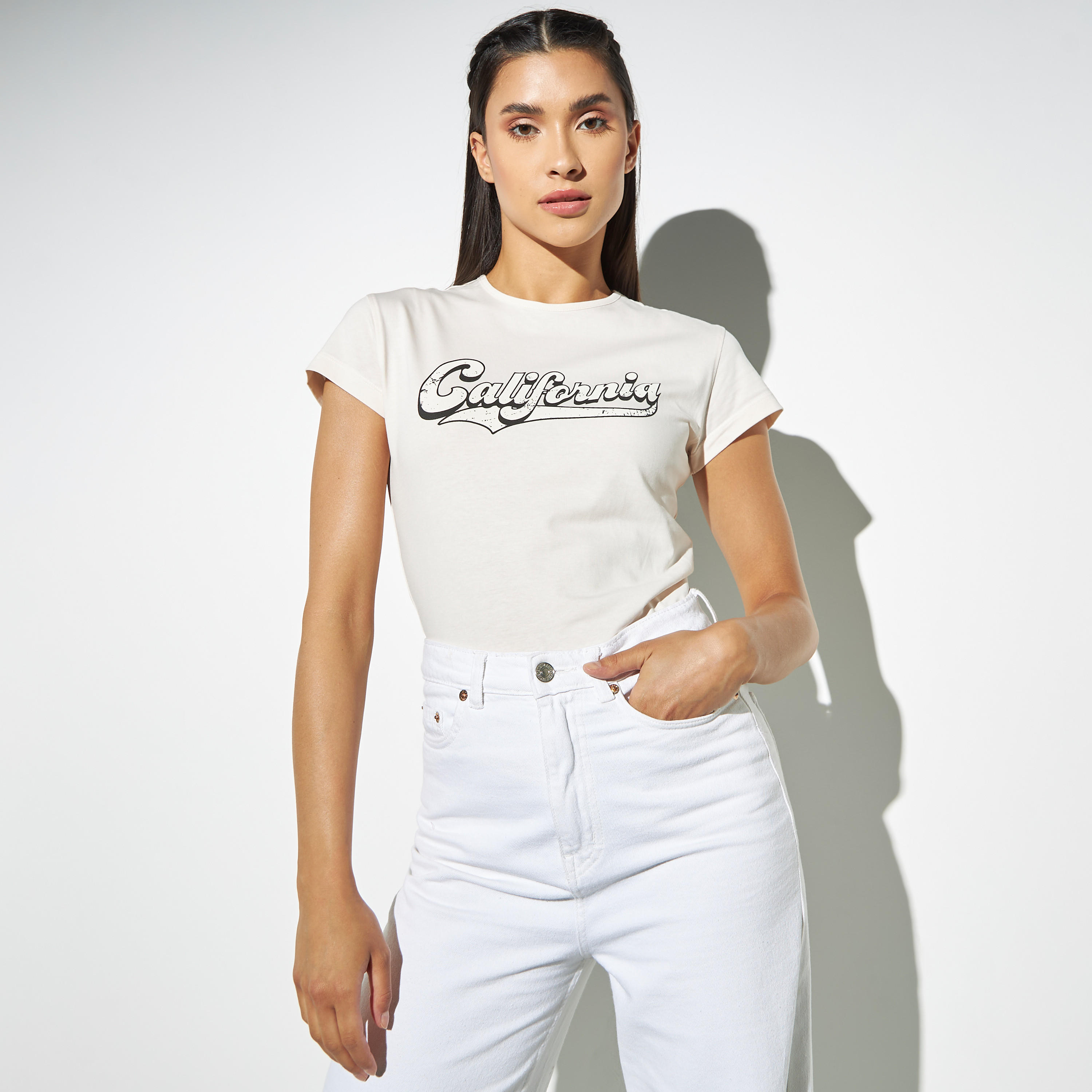 تيشيرت بياقة ضيّقة وأكمام كاب وطبعات-women-clothing-tshirts-image-1