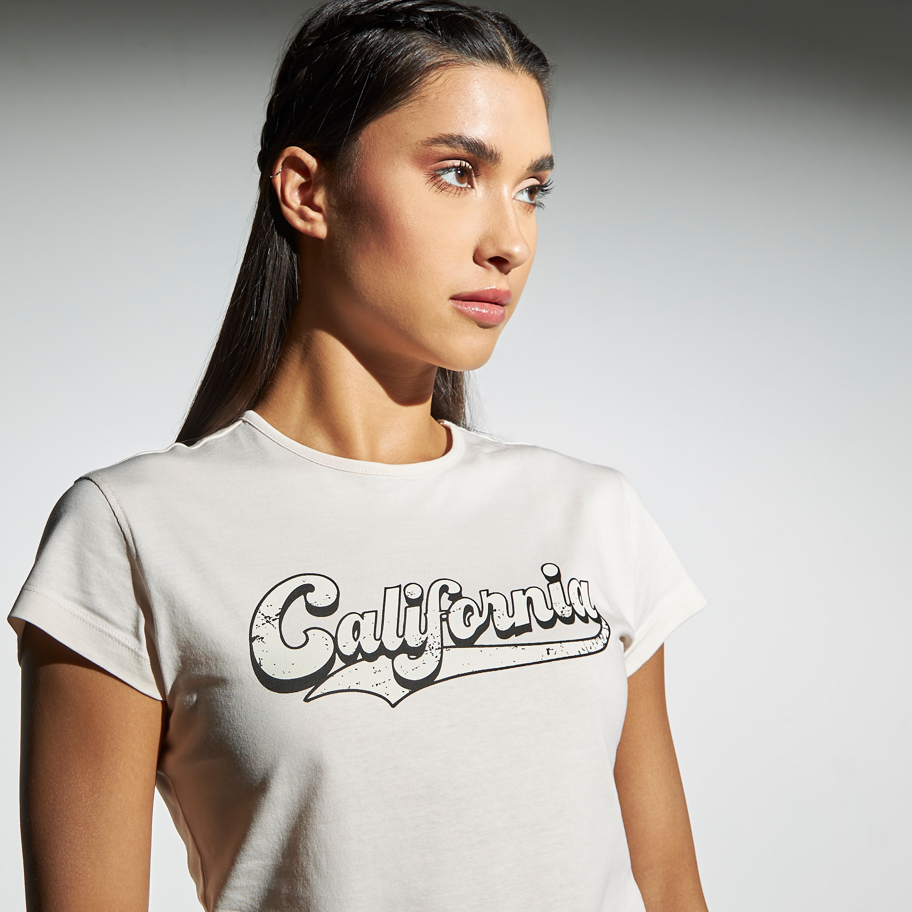 تيشيرت بياقة ضيّقة وأكمام كاب وطبعات-women-clothing-tshirts-image-4