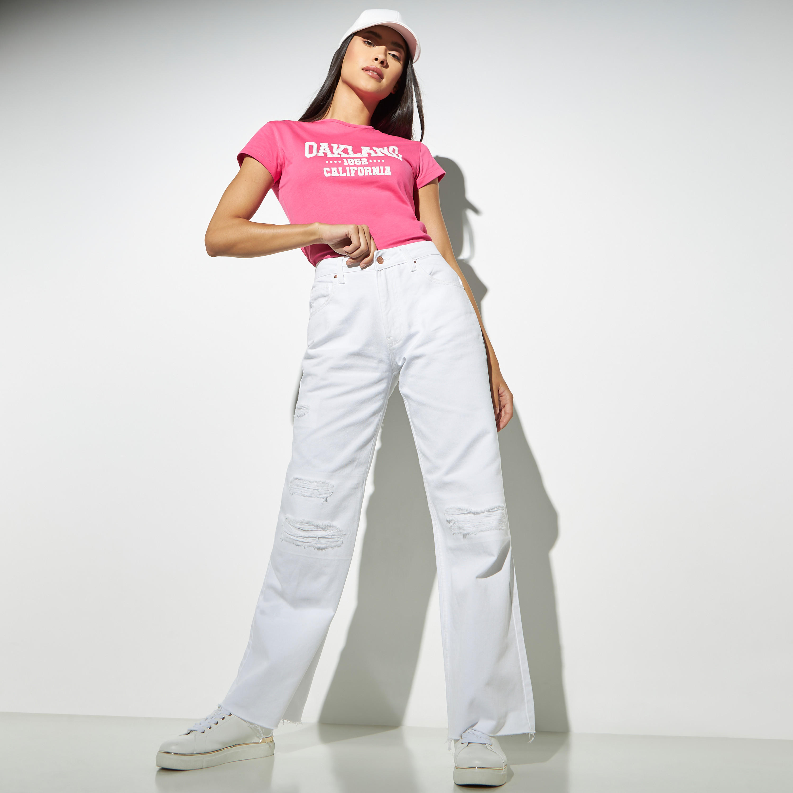 تيشيرت بياقة ضيّقة وأكمام قصيرة وطبعات-women-clothing-tshirts-image-2