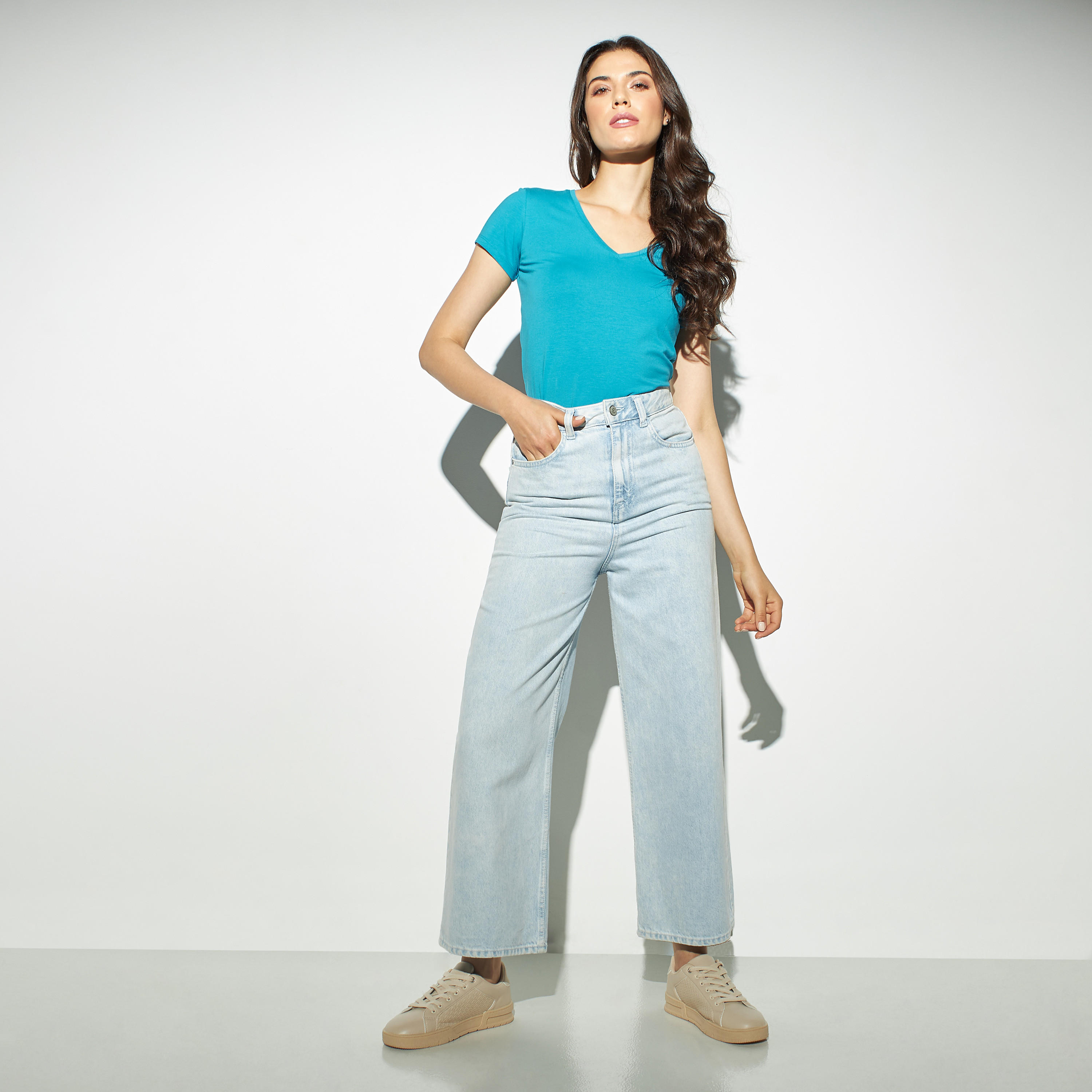 تيشيرت سادة بياقة V وأكمام كاب-women-clothing-tshirts-image-3