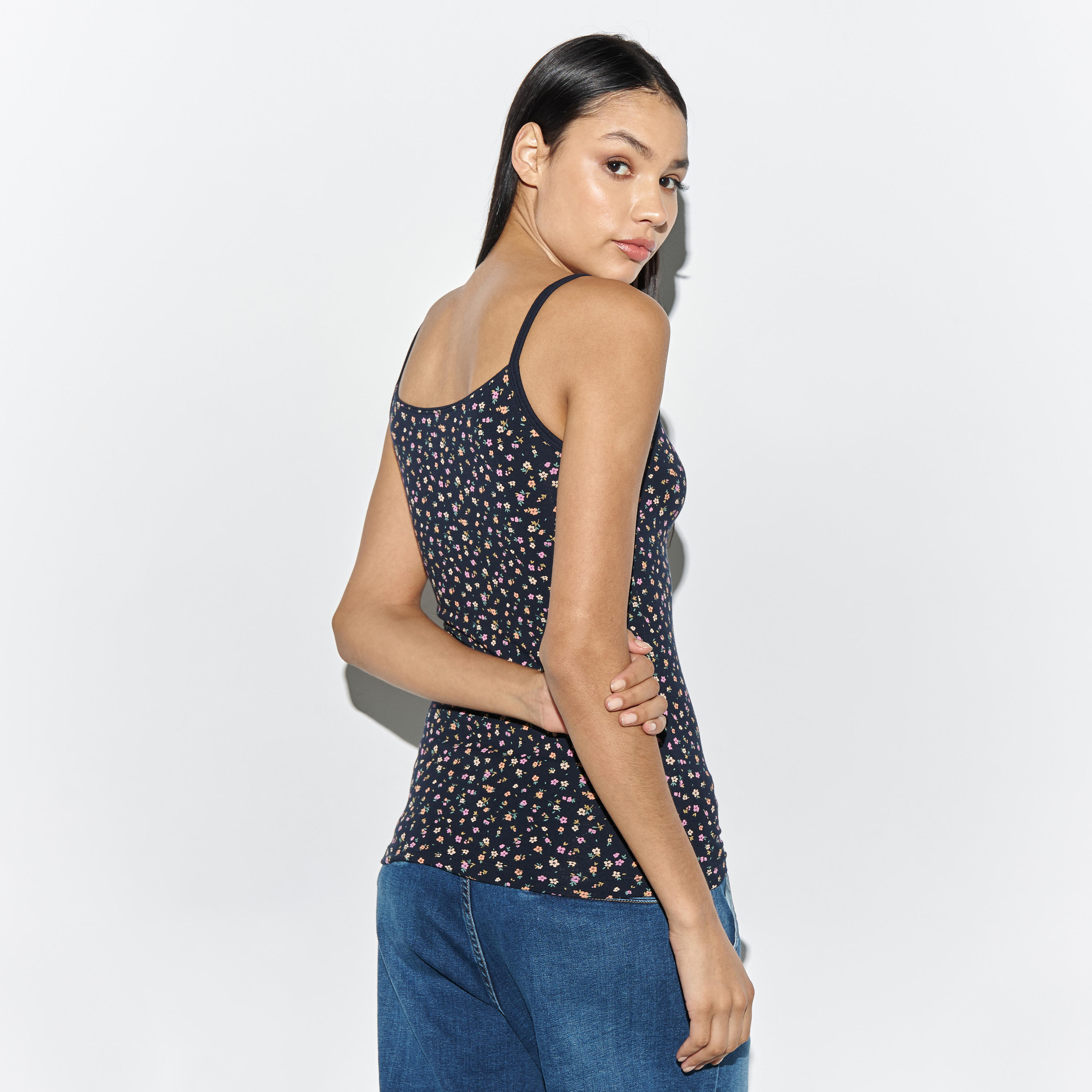 فيست بحمّالات رفيعة وطبعات زهرية-women-clothing-tshirts-image-3