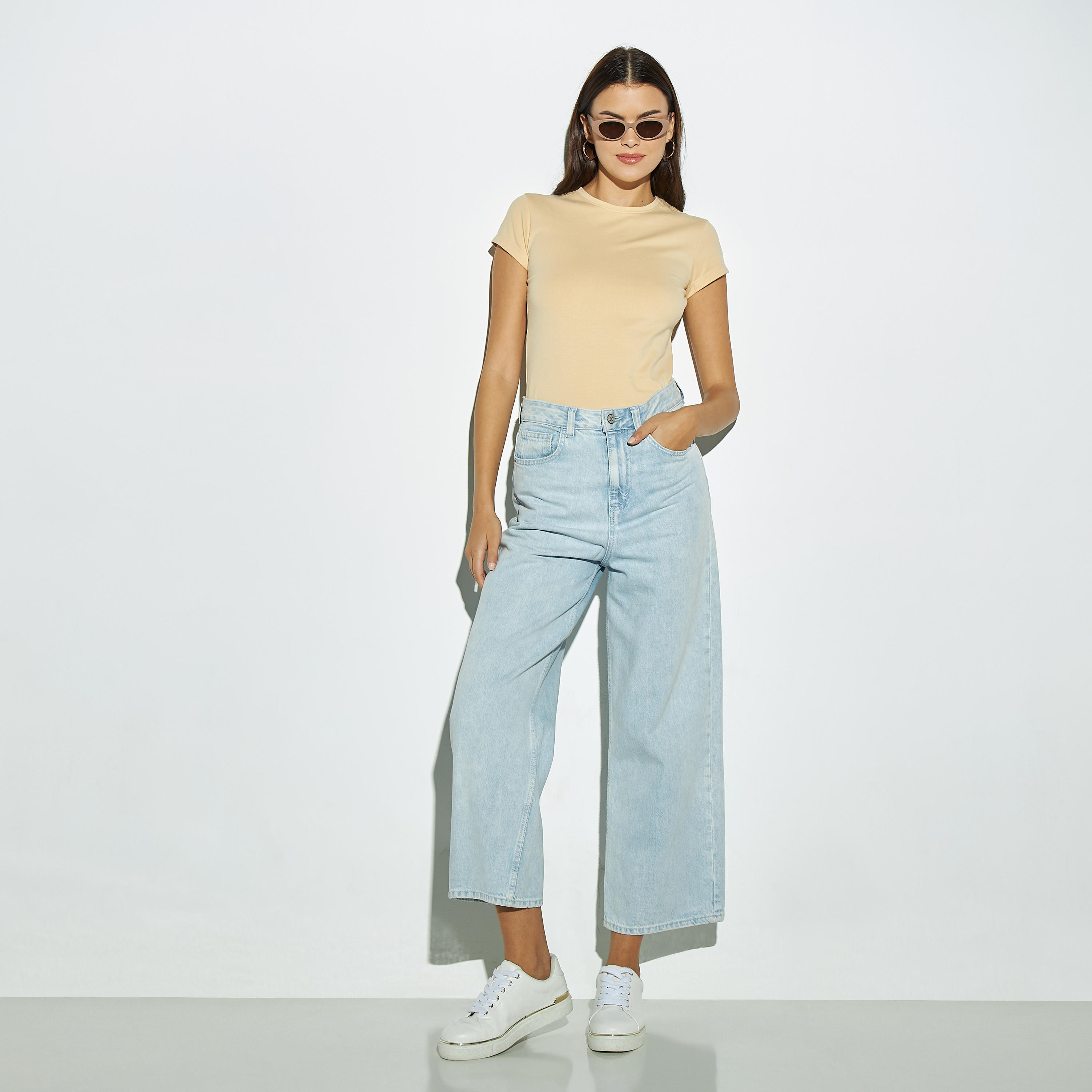 تيشيرت سادة بياقة ضيقة وأكمام كاب-women-clothing-tshirts-image-3