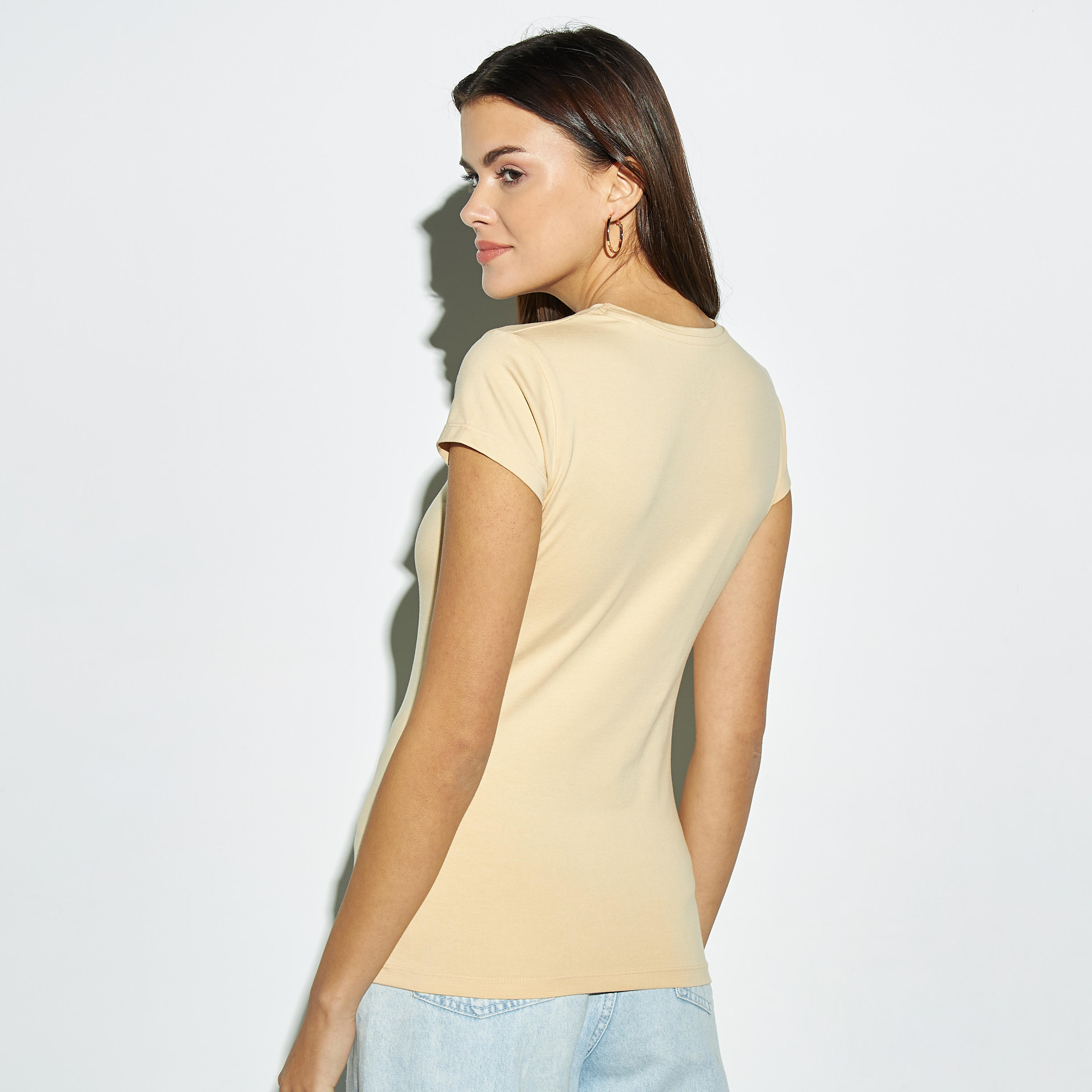 تيشيرت سادة بياقة ضيقة وأكمام كاب-women-clothing-tshirts-image-2