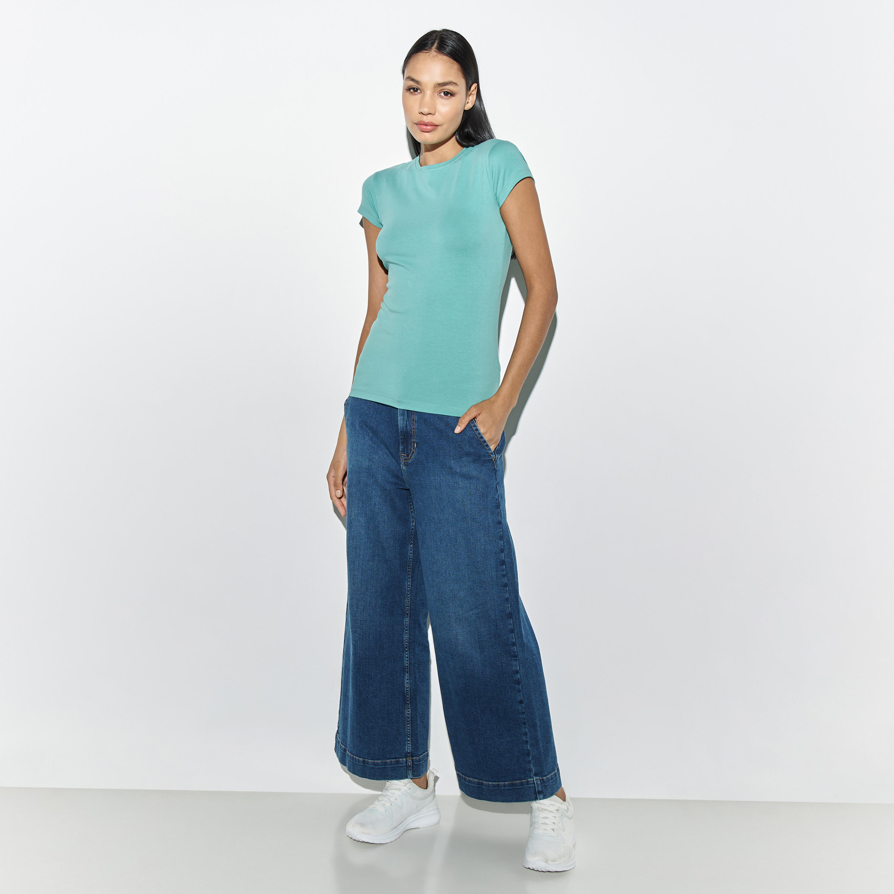 تيشيرت سادة بياقة ضيقة وأكمام كاب-women-clothing-tshirts-image-3