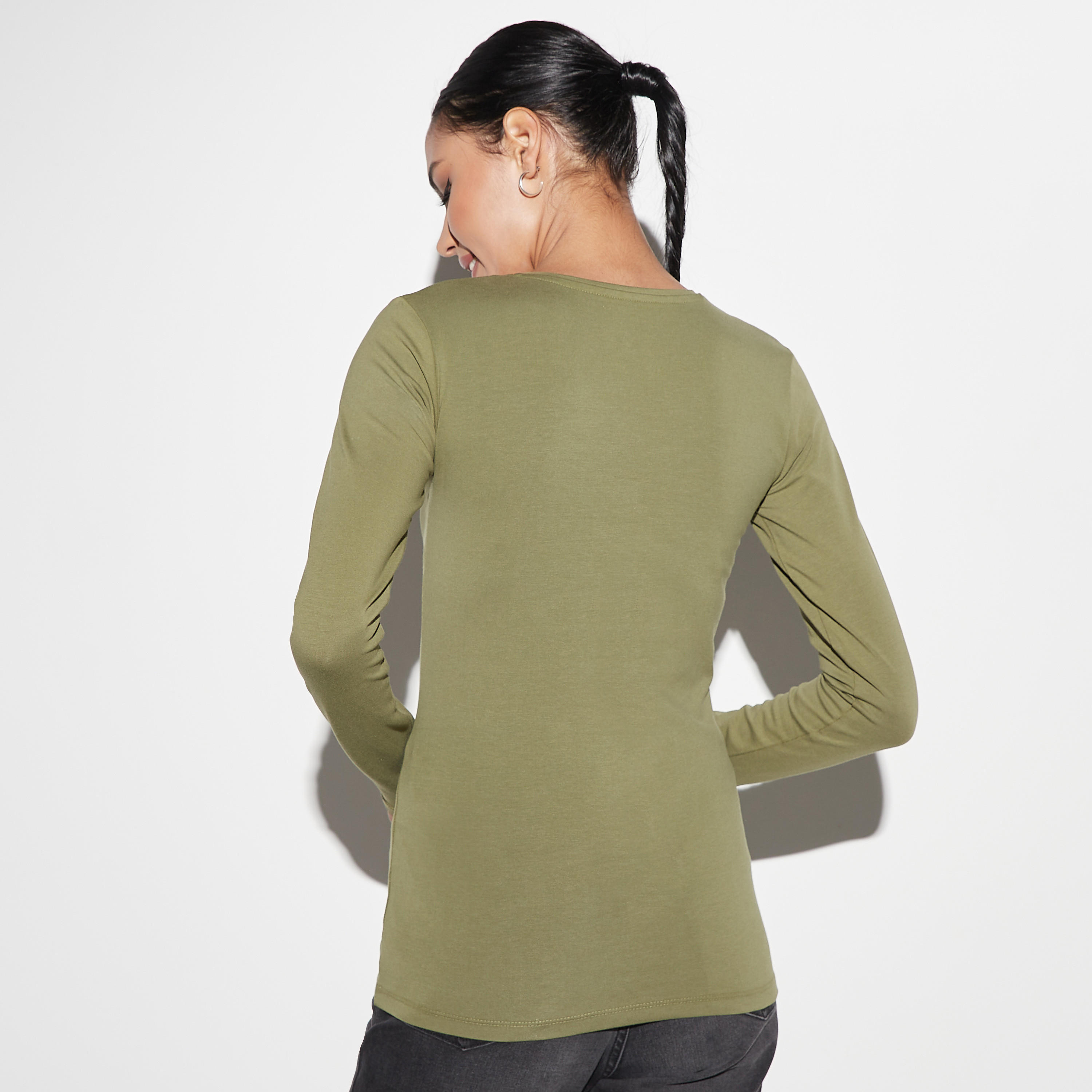 تيشيرت سادة بياقة ضيّقة وأكمام طويلة-women-clothing-tshirts-image-3