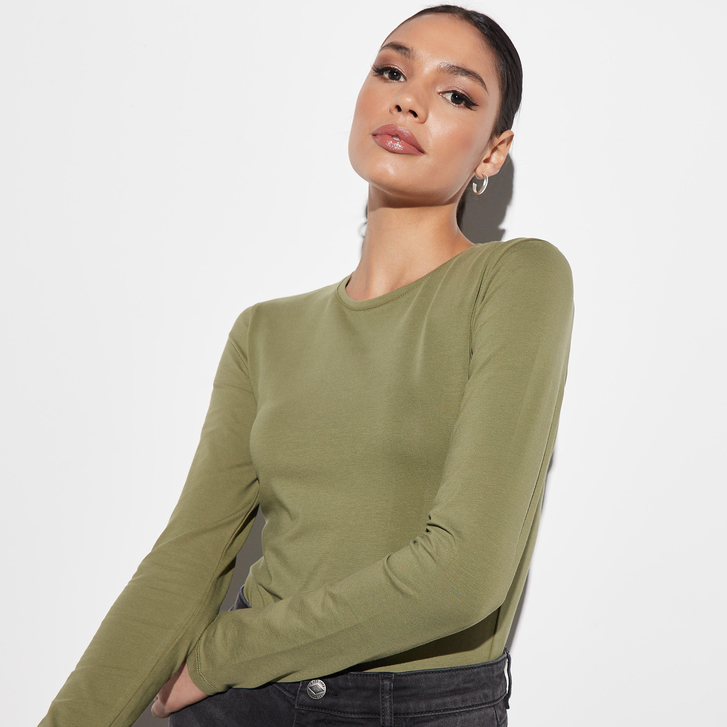 تيشيرت سادة بياقة ضيّقة وأكمام طويلة-women-clothing-tshirts-image-2
