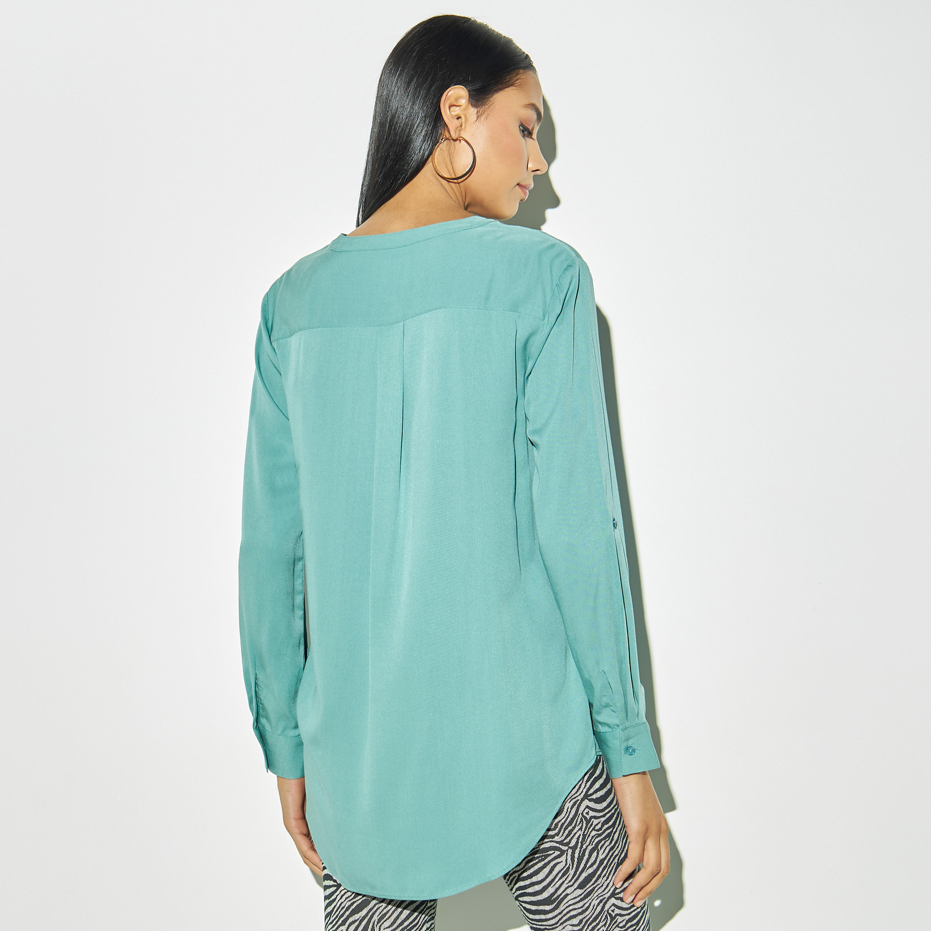 بلوزة بأكمام طويلة وأزرار إغلاق-women-clothing-shirtsandblouses-blouses-image-3