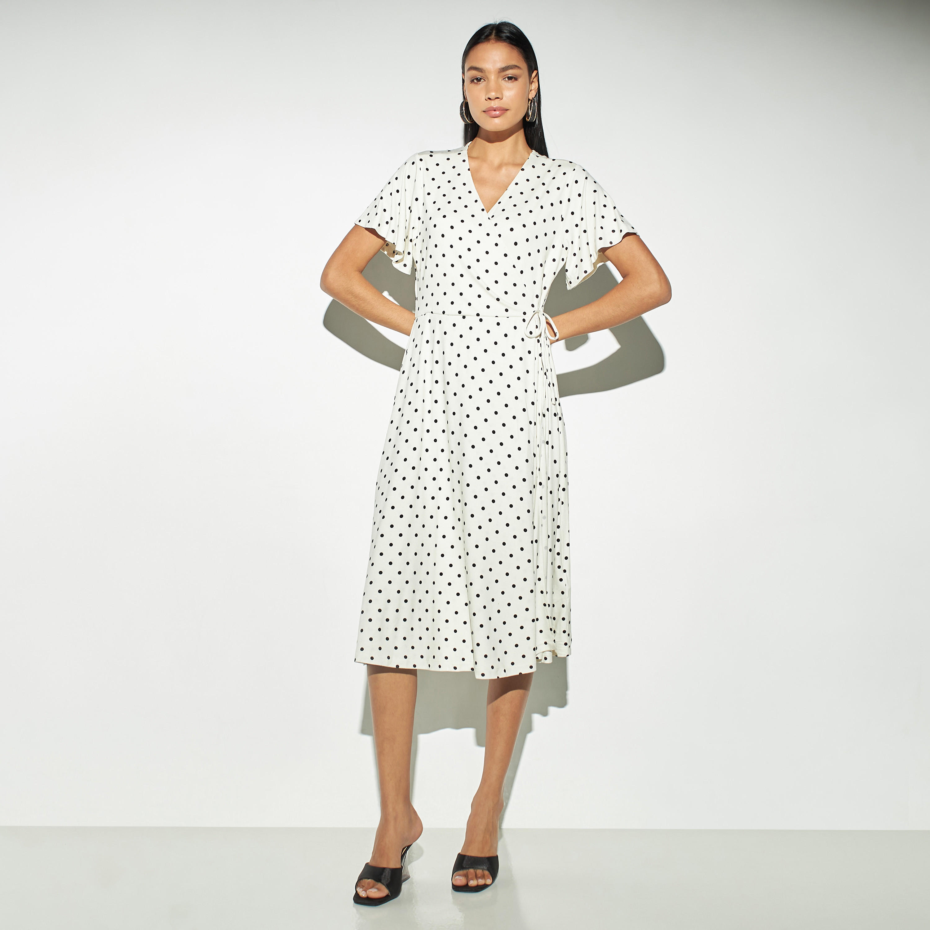 فستان ملفوف بطبعات منقّطة وأكمام واسعة وأربطة-women-clothing-dresses-image-2