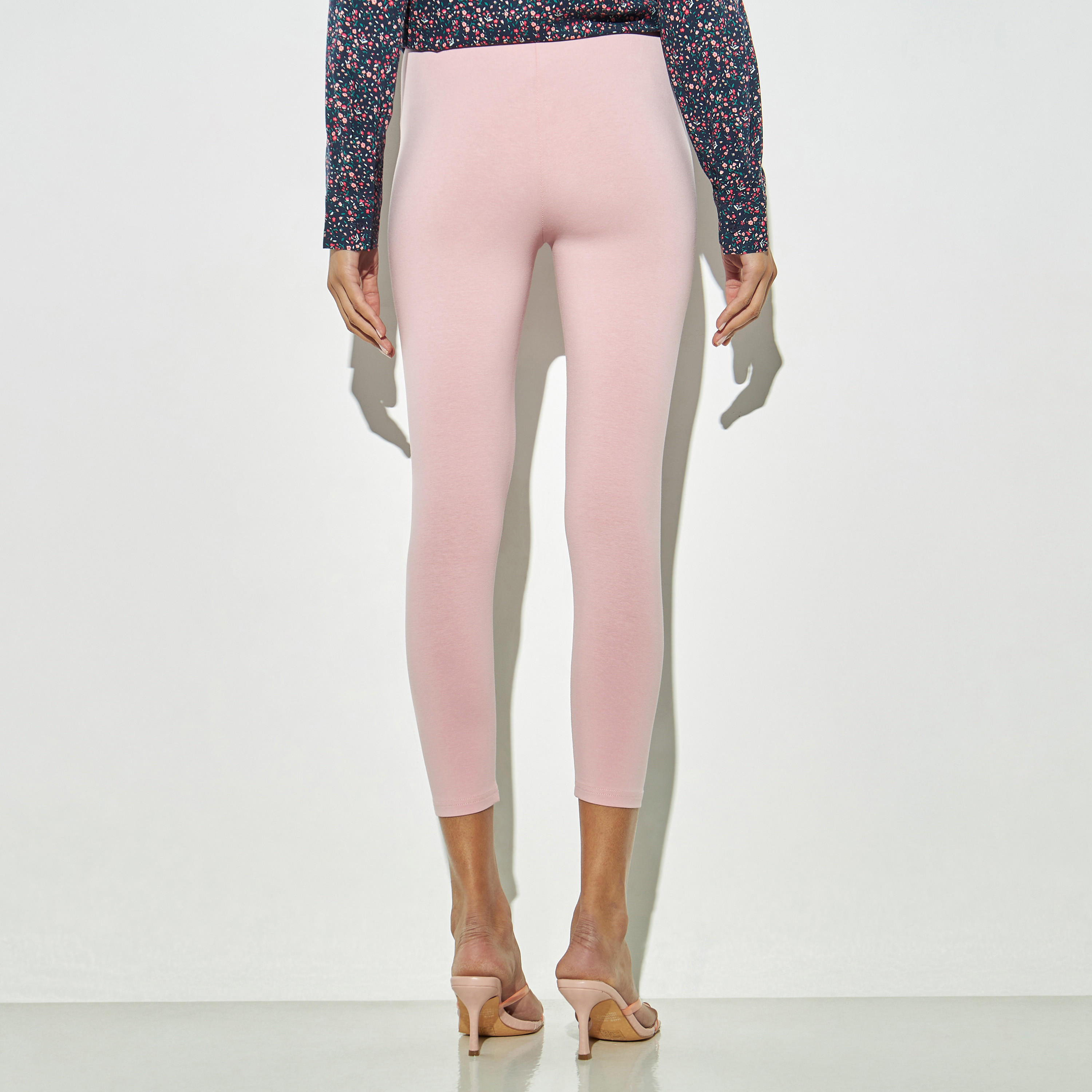 بنطلون ليقنز 3/4 سادة بخصر مطّاطي-women-clothing-bottoms-leggings-image-2