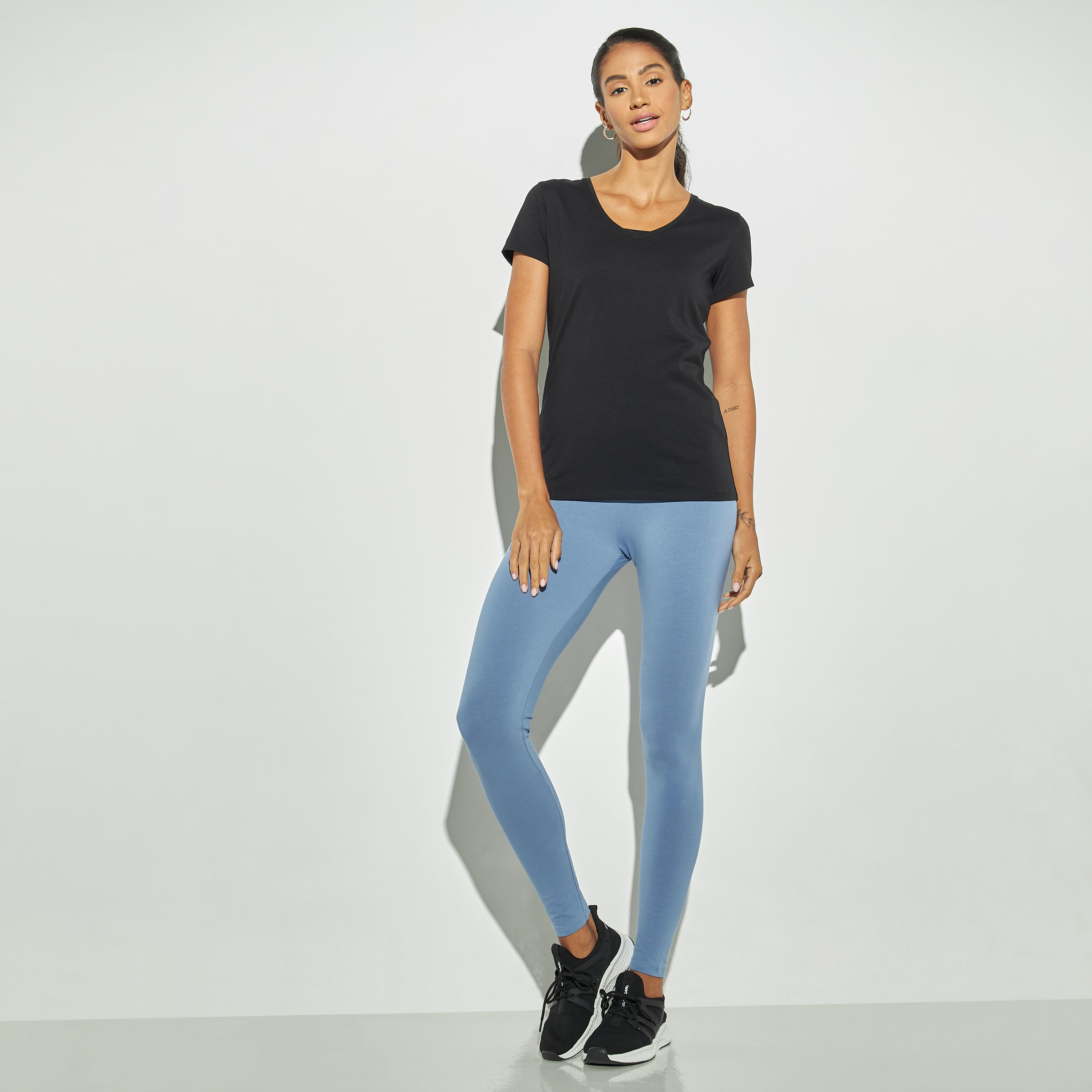 بنطلون ليقنز سكيني سادة بخصر مطّاطي-women-clothing-bottoms-leggings-image-2