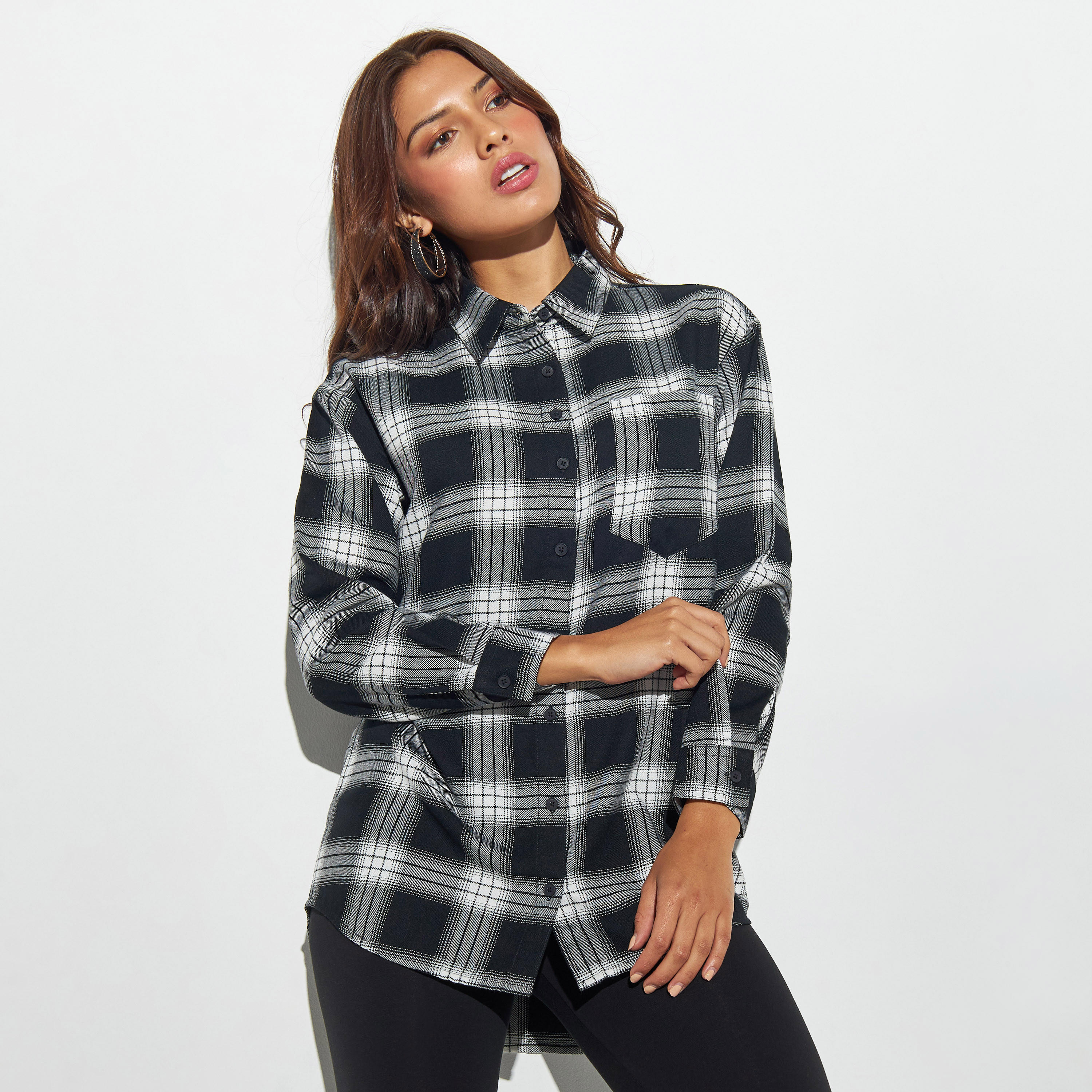 قميص كاروهات بأكمام طويلة وجيب-women-clothing-shirtsandblouses-shirts-image-1