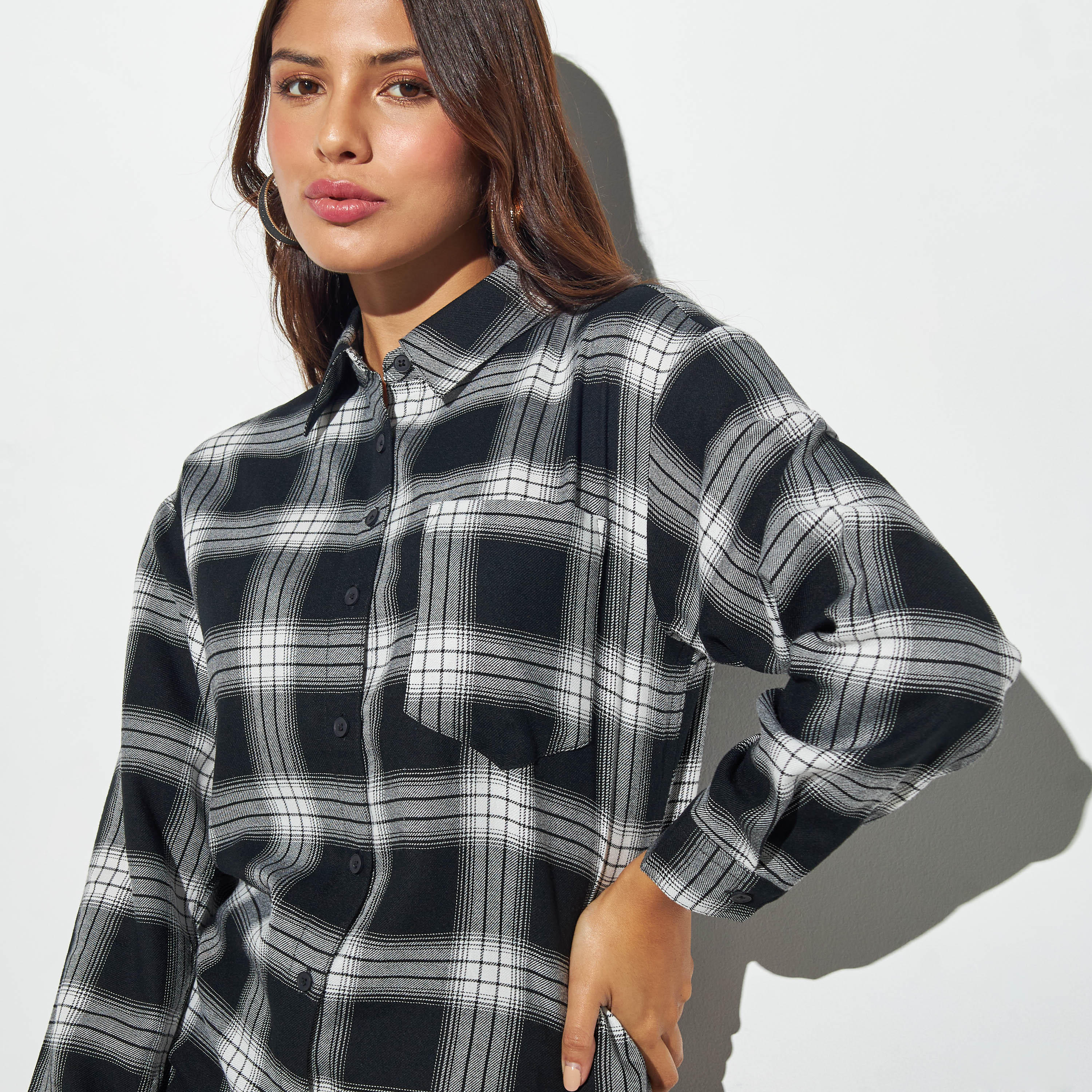 قميص كاروهات بأكمام طويلة وجيب-women-clothing-shirtsandblouses-shirts-image-4