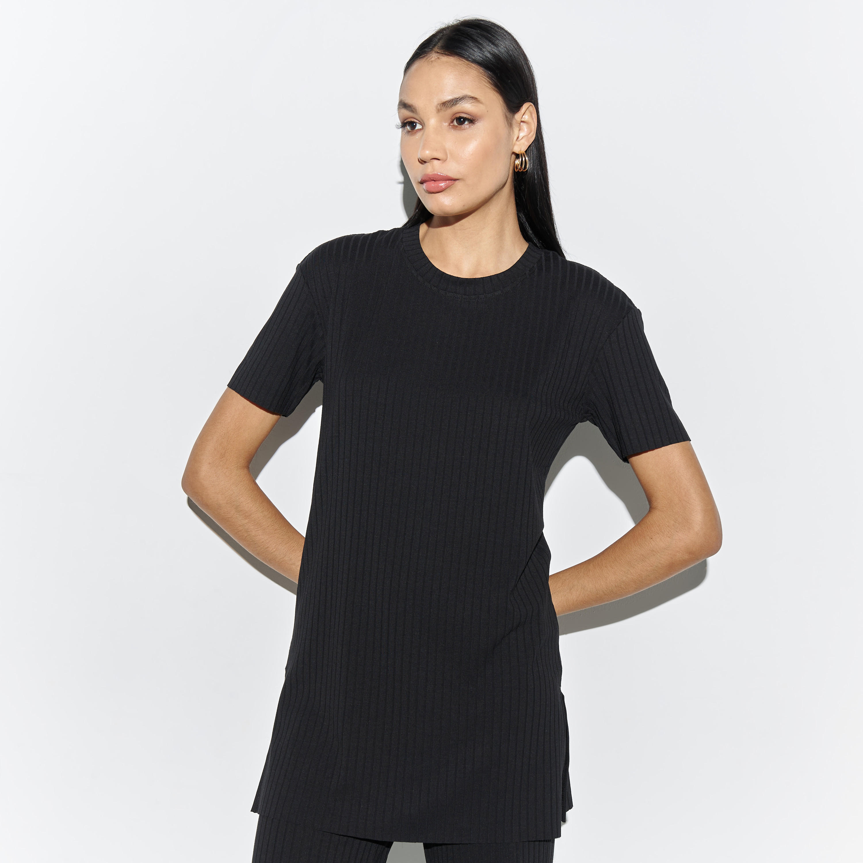 تيشيرت مضلع بياقة ضيّقة وأكمام قصيرة-women-clothing-tshirts-image-1
