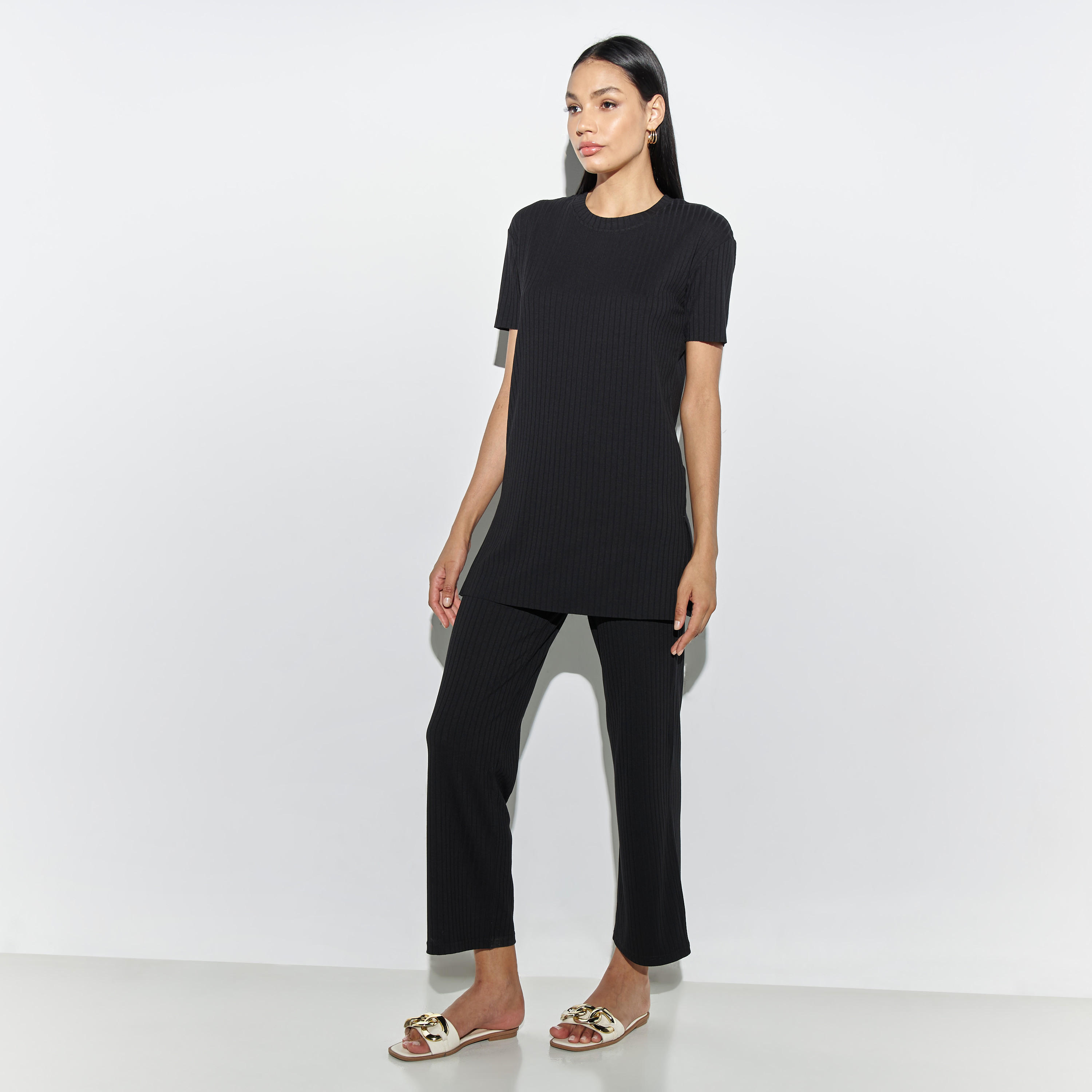 تيشيرت مضلع بياقة ضيّقة وأكمام قصيرة-women-clothing-tshirts-image-2