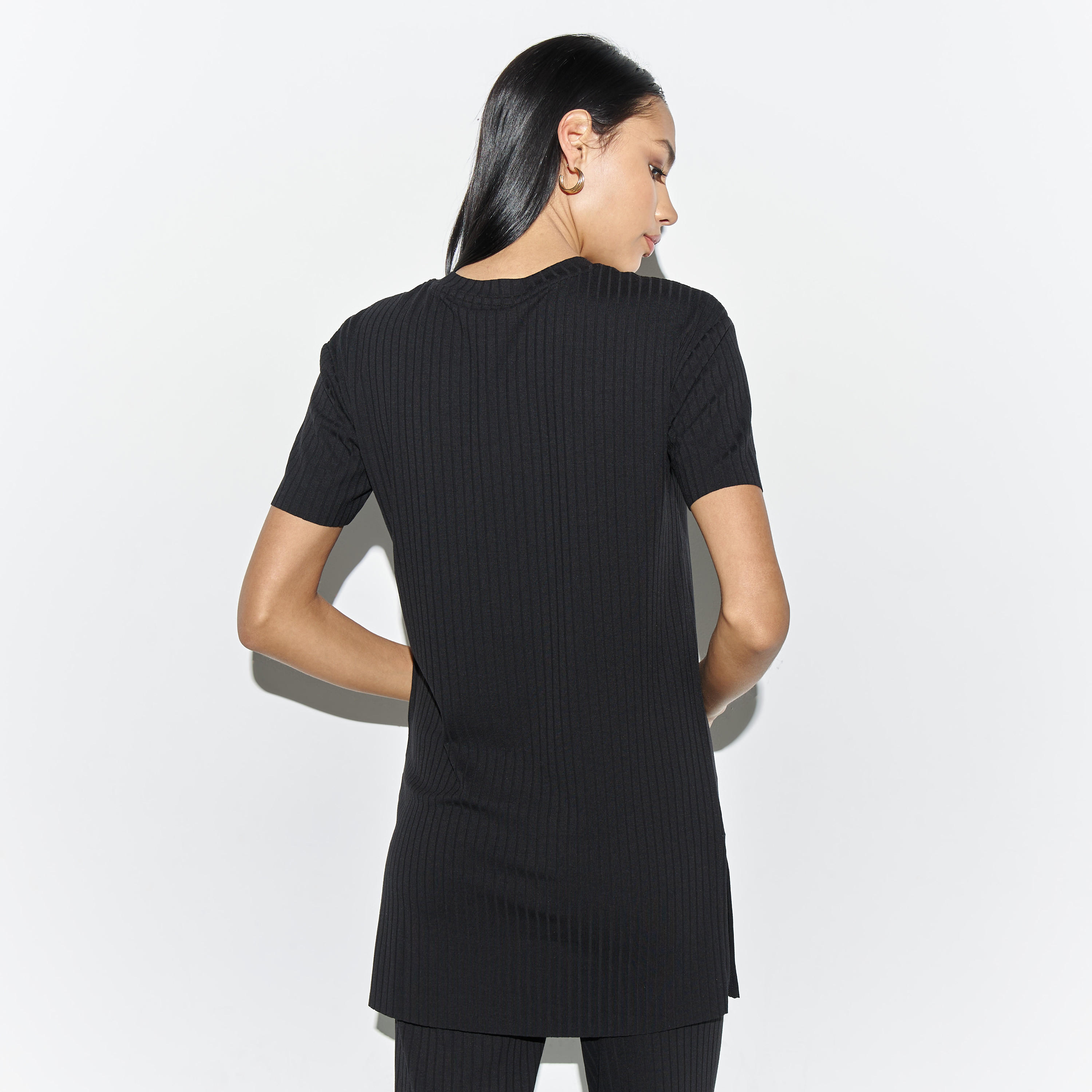 تيشيرت مضلع بياقة ضيّقة وأكمام قصيرة-women-clothing-tshirts-image-3